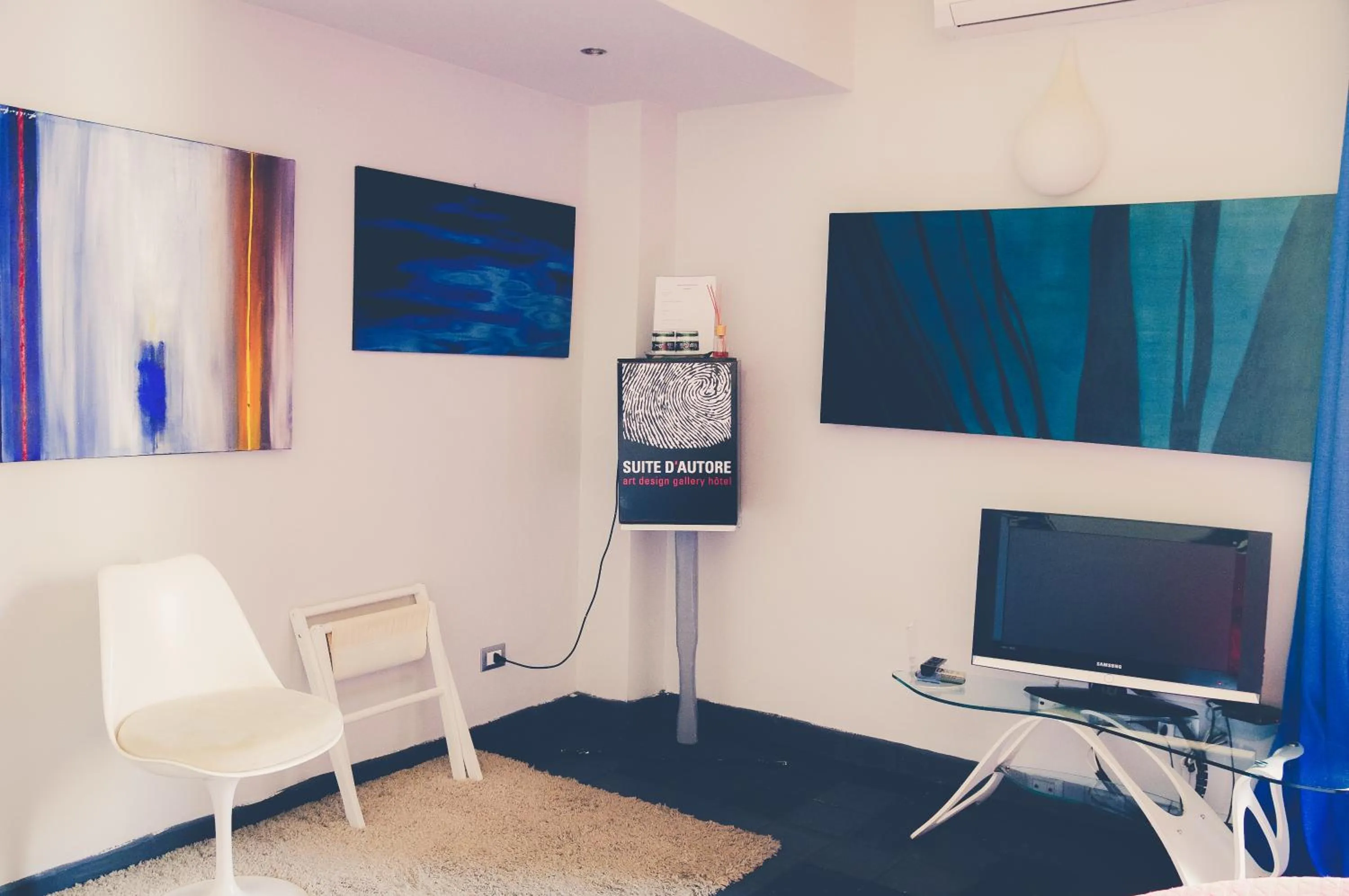 Alcoholic drinks in Suite D'Autore Art Design Gallery