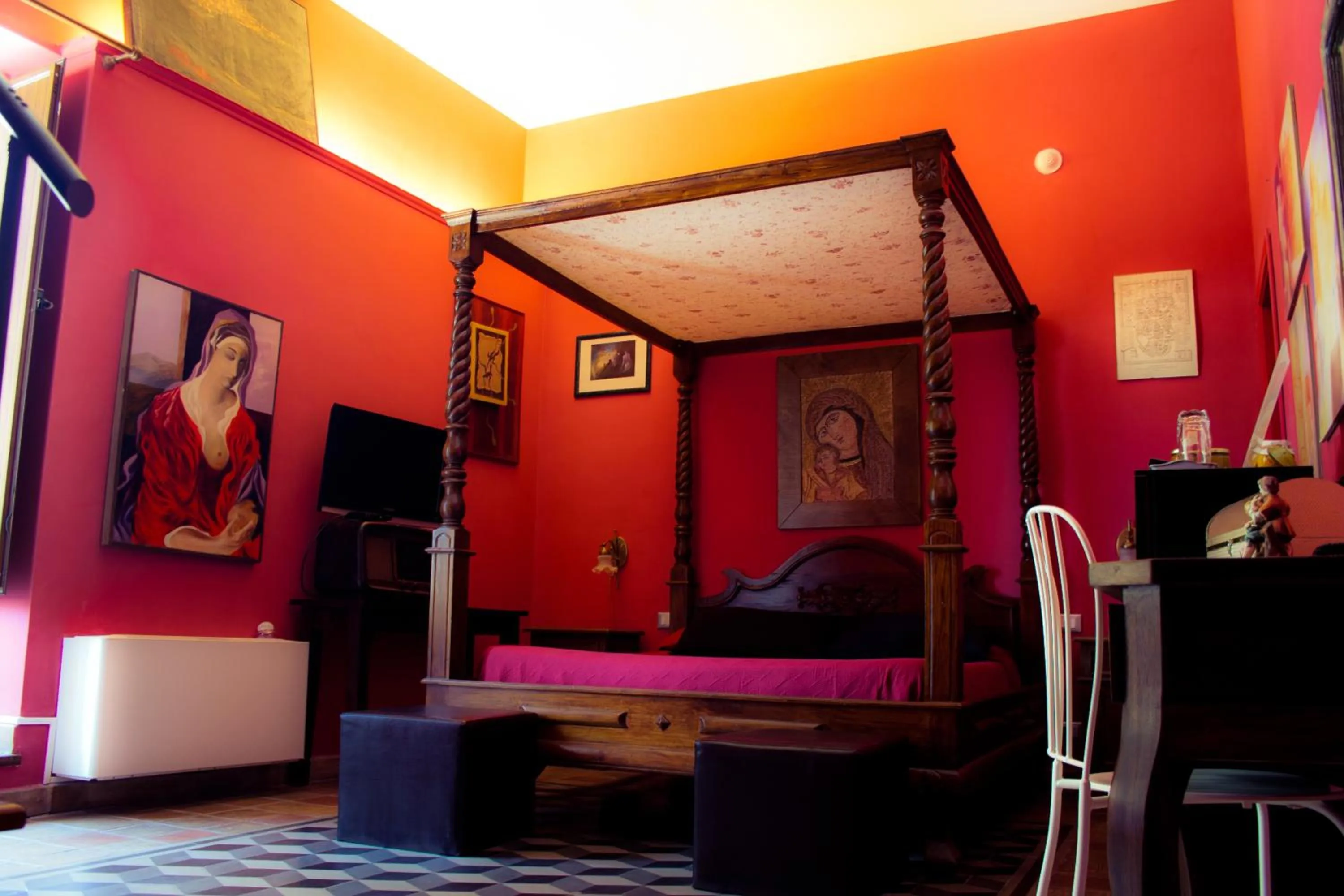 Photo of the whole room, Bed in Suite D'Autore Art Design Gallery