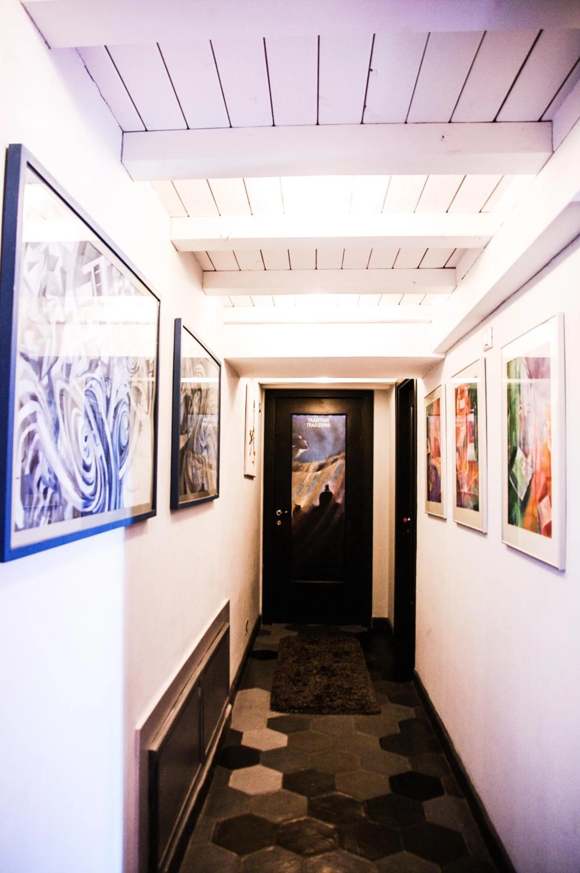 Decorative detail in Suite D'Autore Art Design Gallery