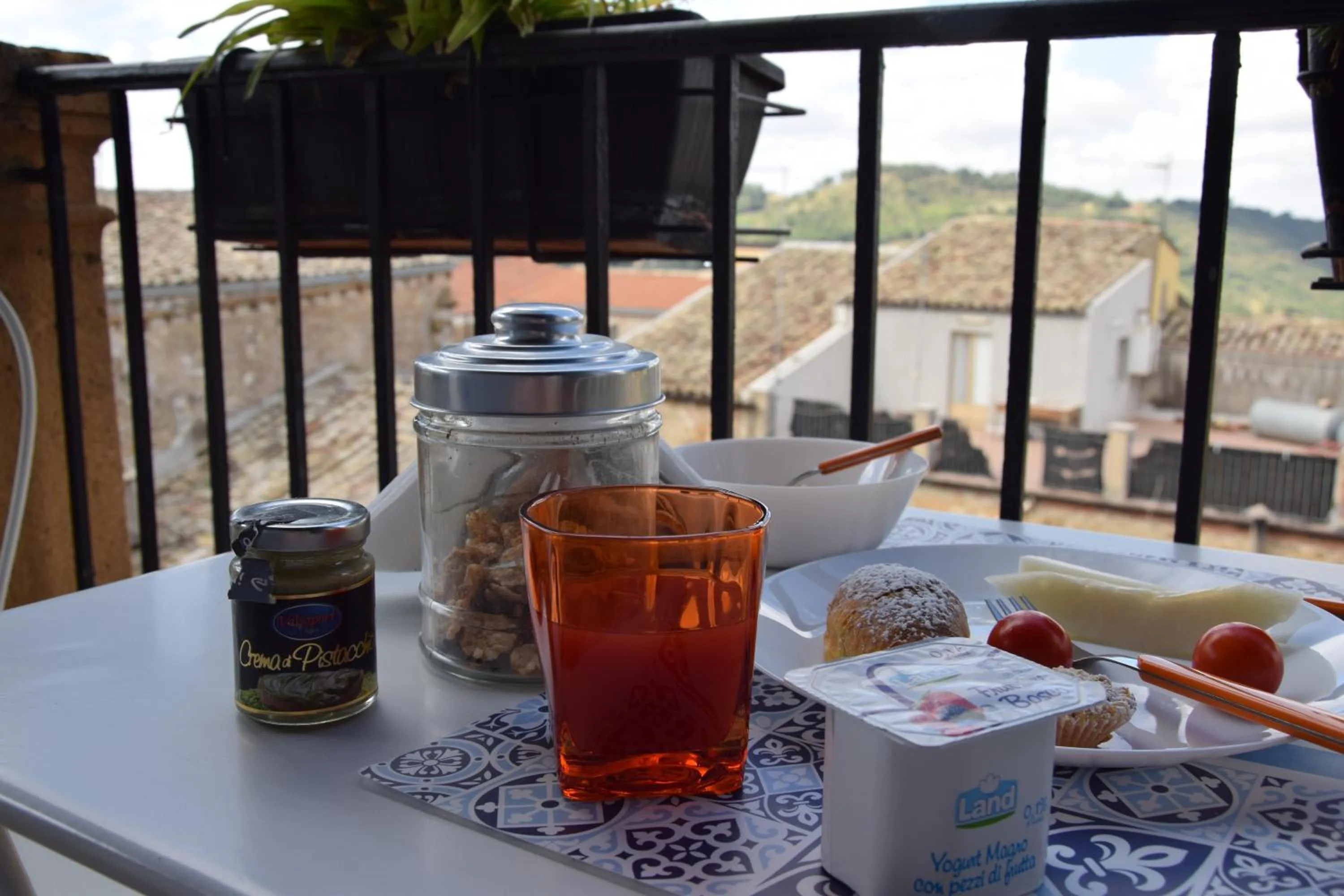 Continental breakfast in Suite D'Autore Art Design Gallery