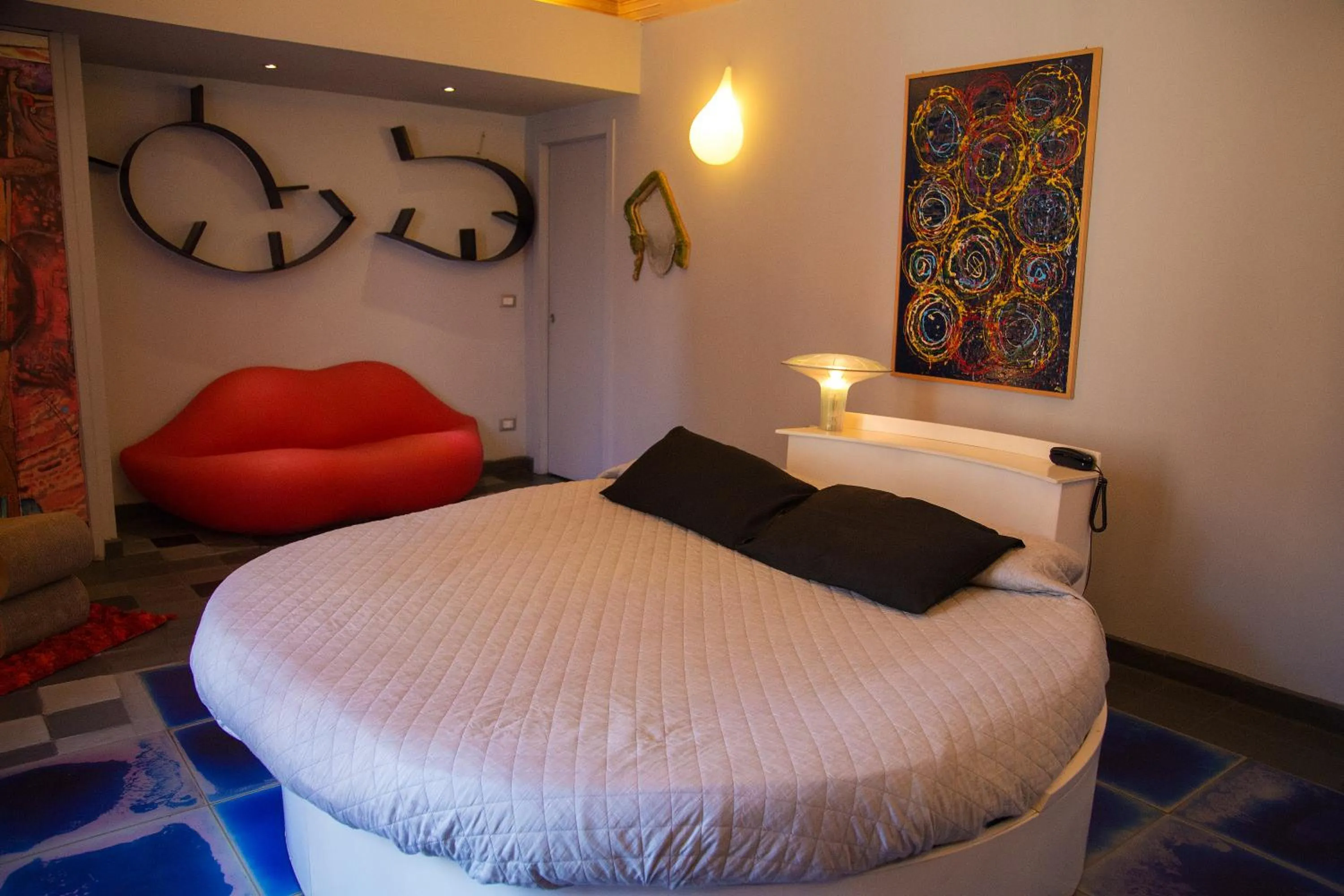 Photo of the whole room, Bed in Suite D'Autore Art Design Gallery