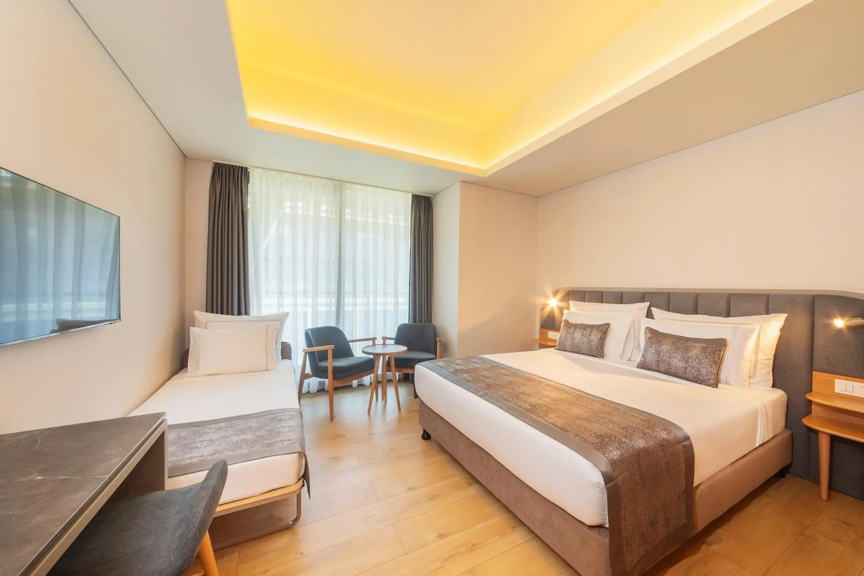 Triple Room with Balcony in Meroddi Beyoğlu Residence Triple Room with Balcony in Meroddi Beyoğlu Residence