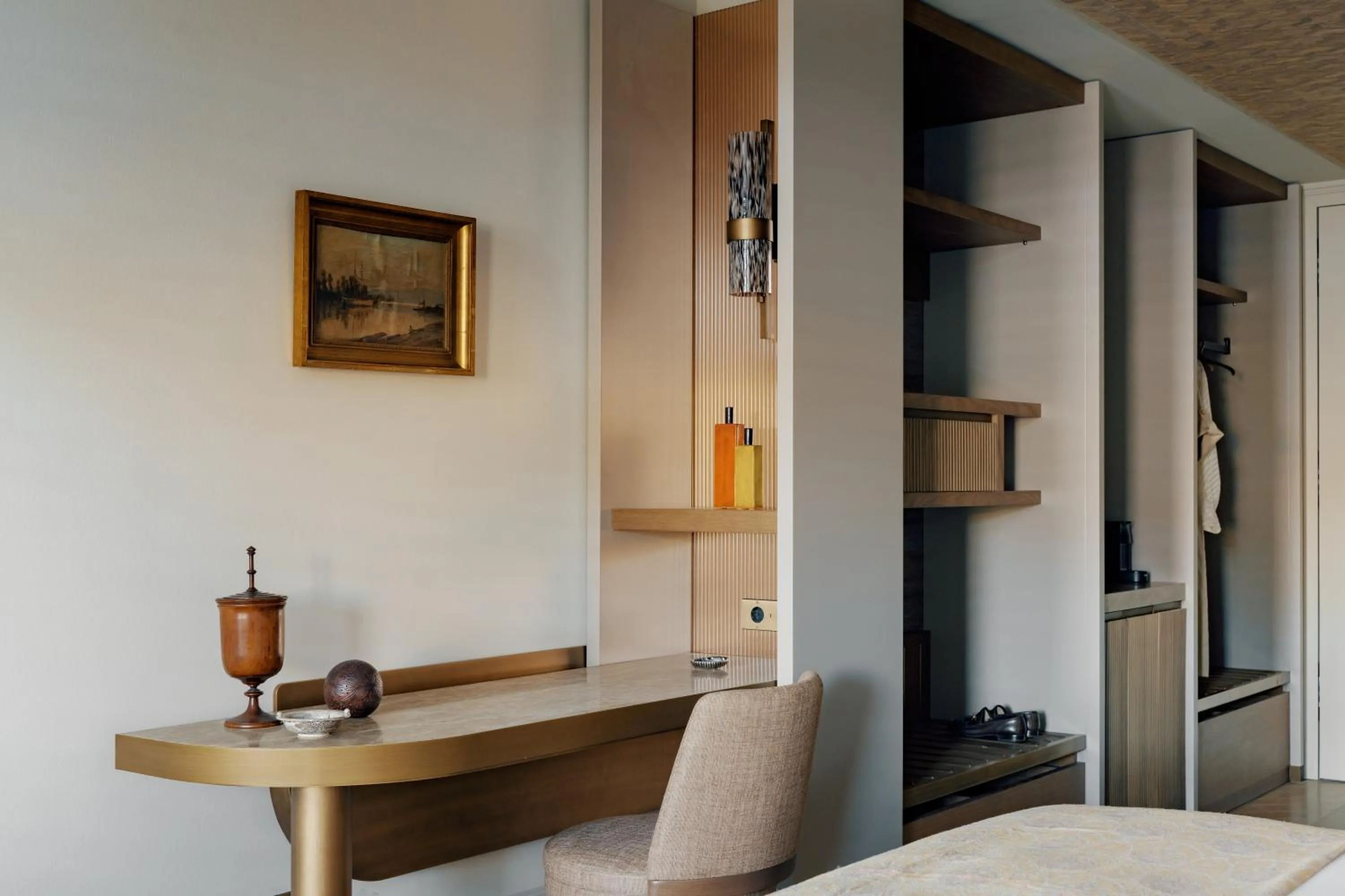 Living room, Bed in Villa Pétrusse - Relais & Châteaux