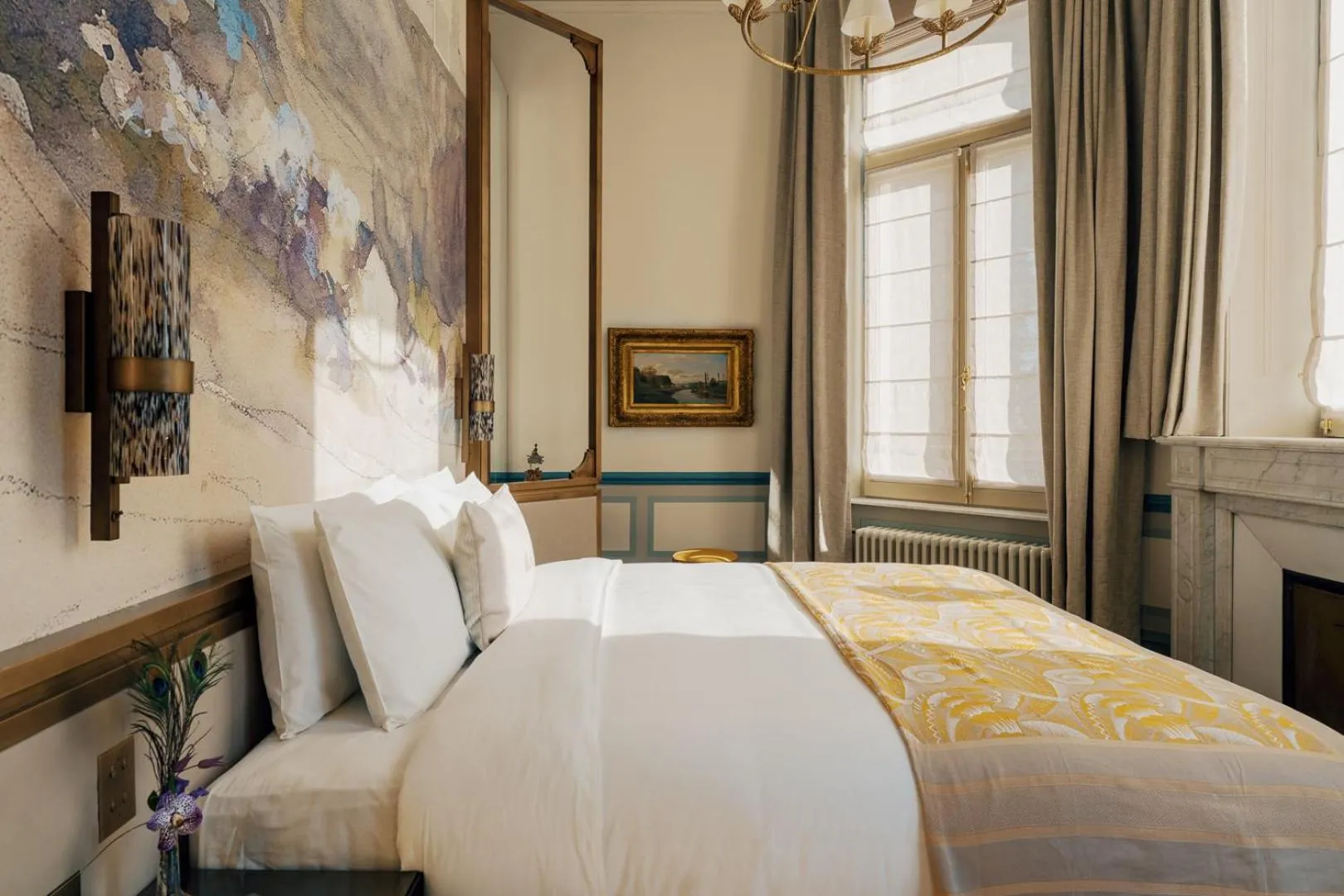 Bedroom, Bed in Villa Pétrusse - Relais & Châteaux