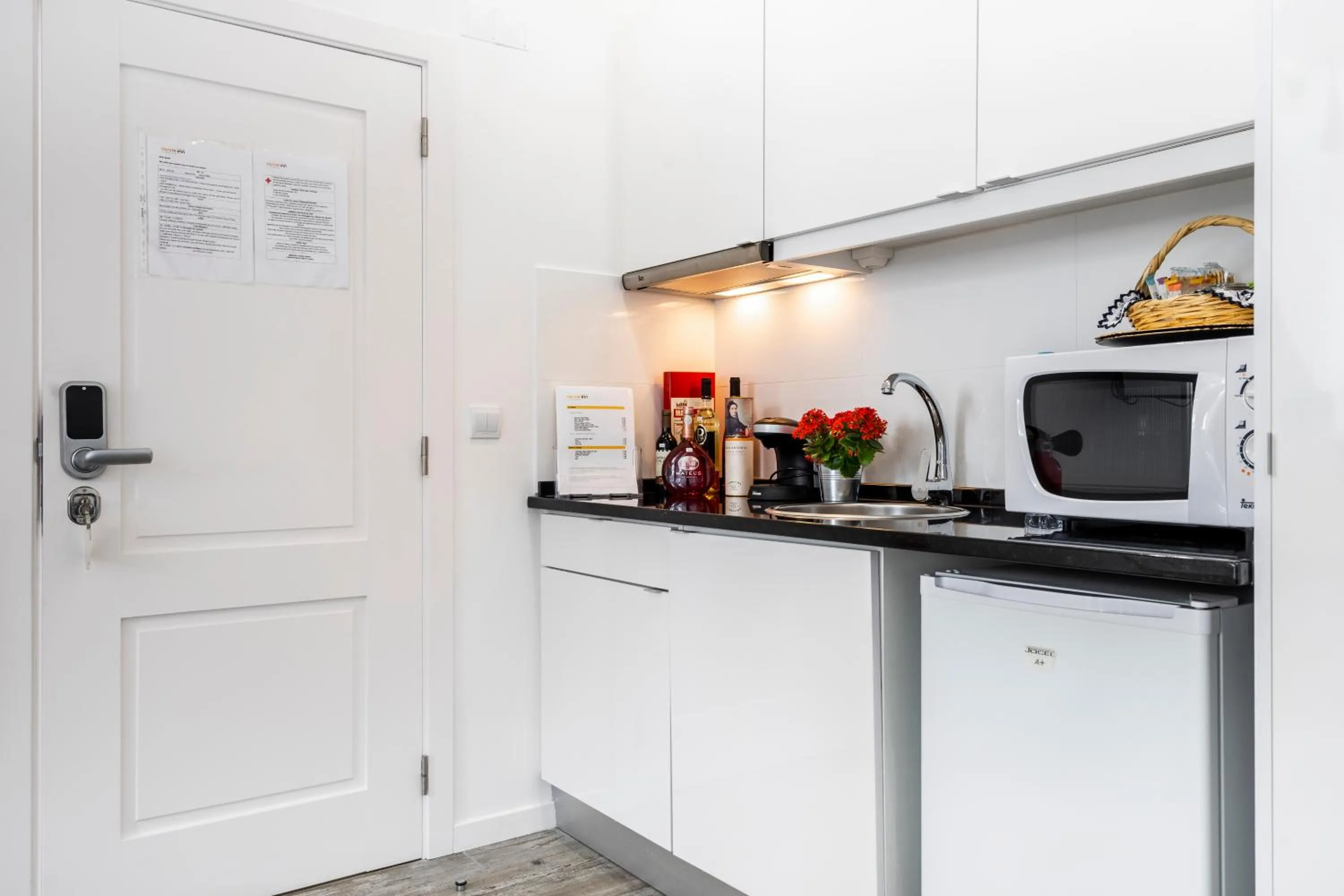 Kitchen or kitchenette in Castle Inn Lisbon Apartments