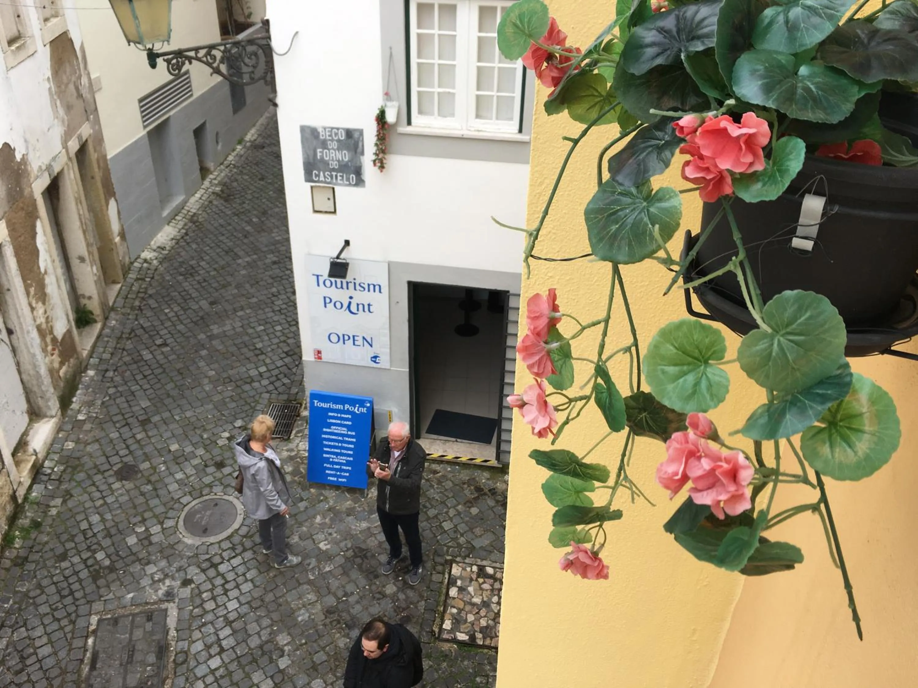 Street view in Castle Inn Lisbon Apartments