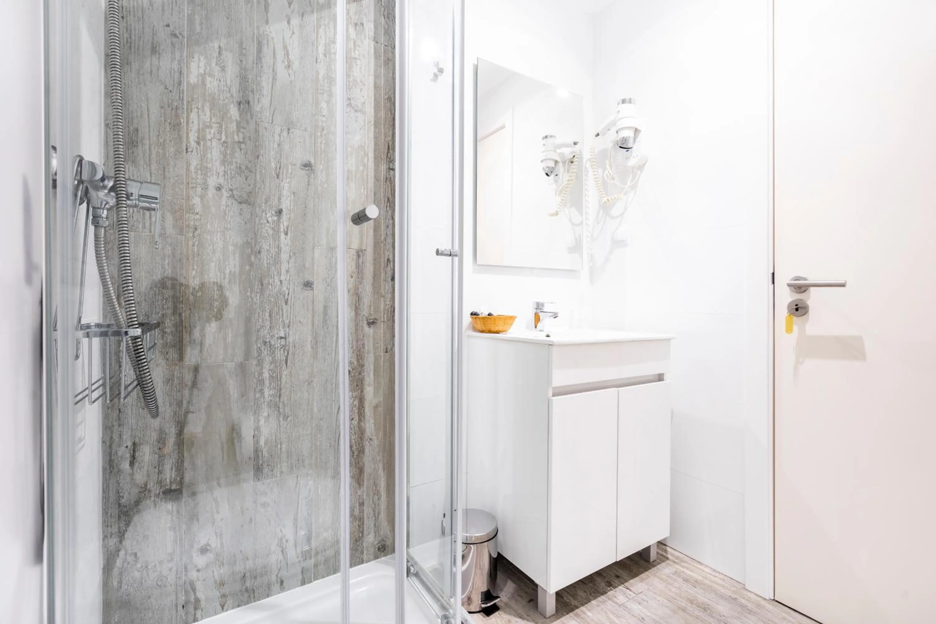 Toilet in Castle Inn Lisbon Apartments