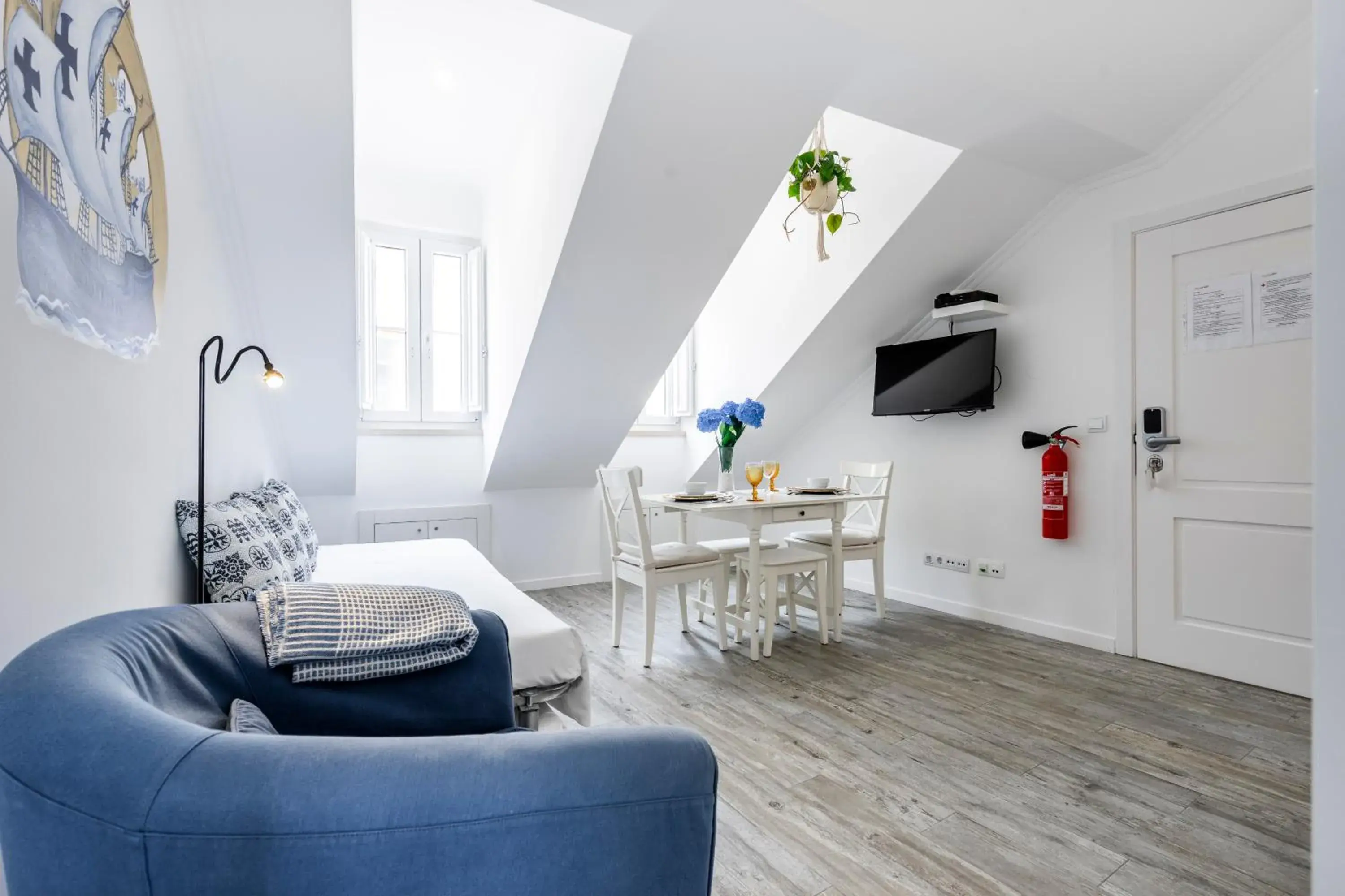 One-Bedroom Apartment with River View in Castle Inn Lisbon Apartments One-Bedroom Apartment with River View in Castle Inn Lisbon Apartments