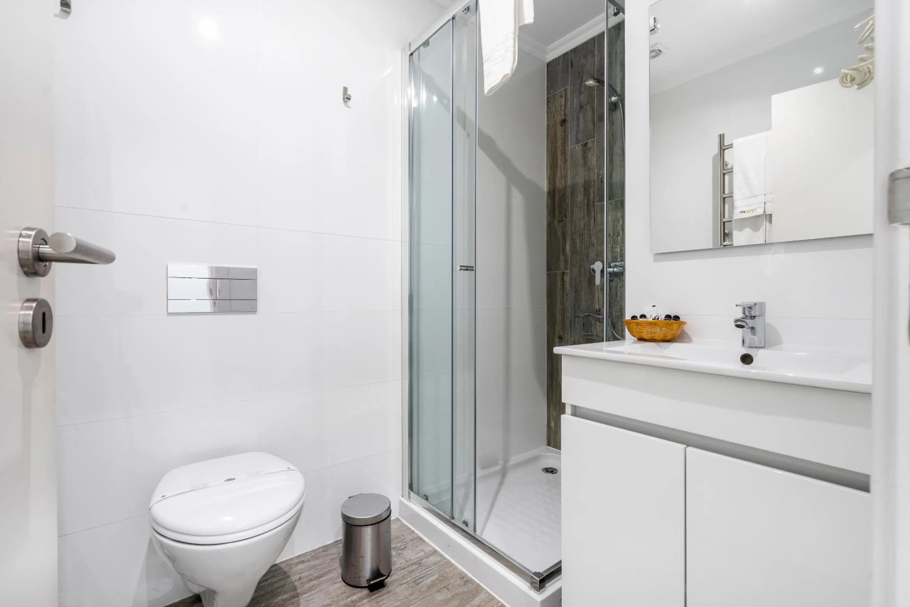 Toilet in Castle Inn Lisbon Apartments