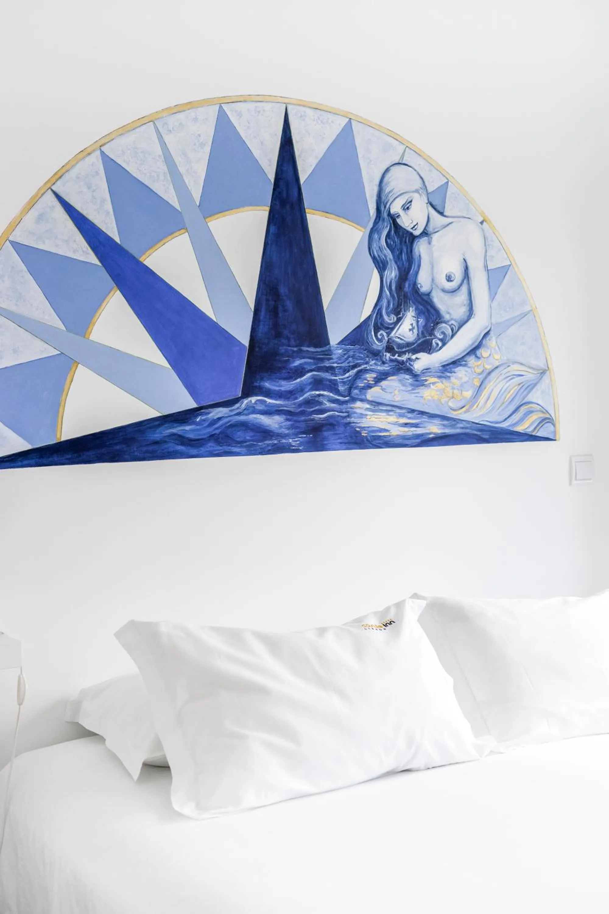 Bed in Castle Inn Lisbon Apartments