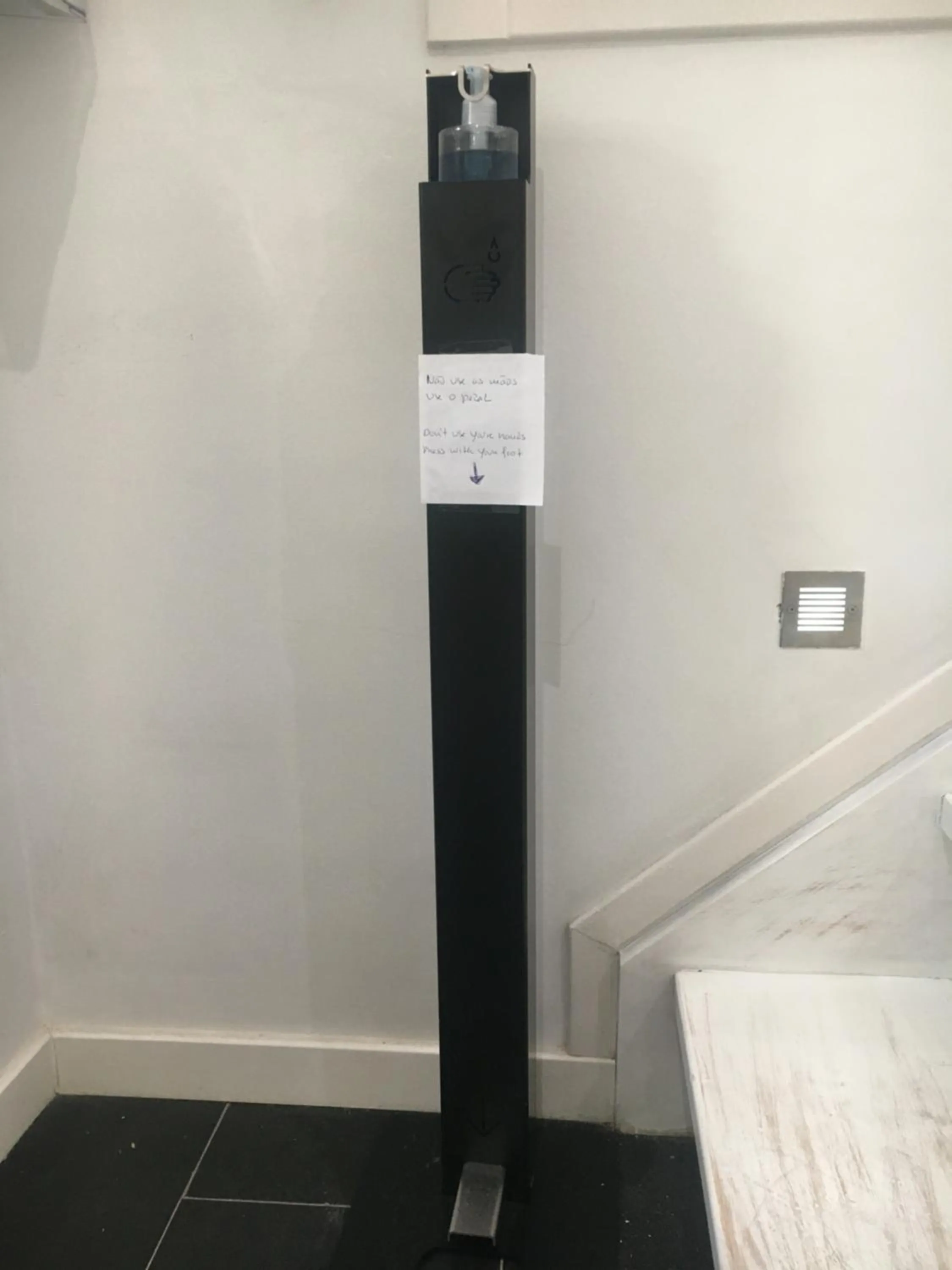 Facade/entrance, Bed in Castle Inn Lisbon Apartments