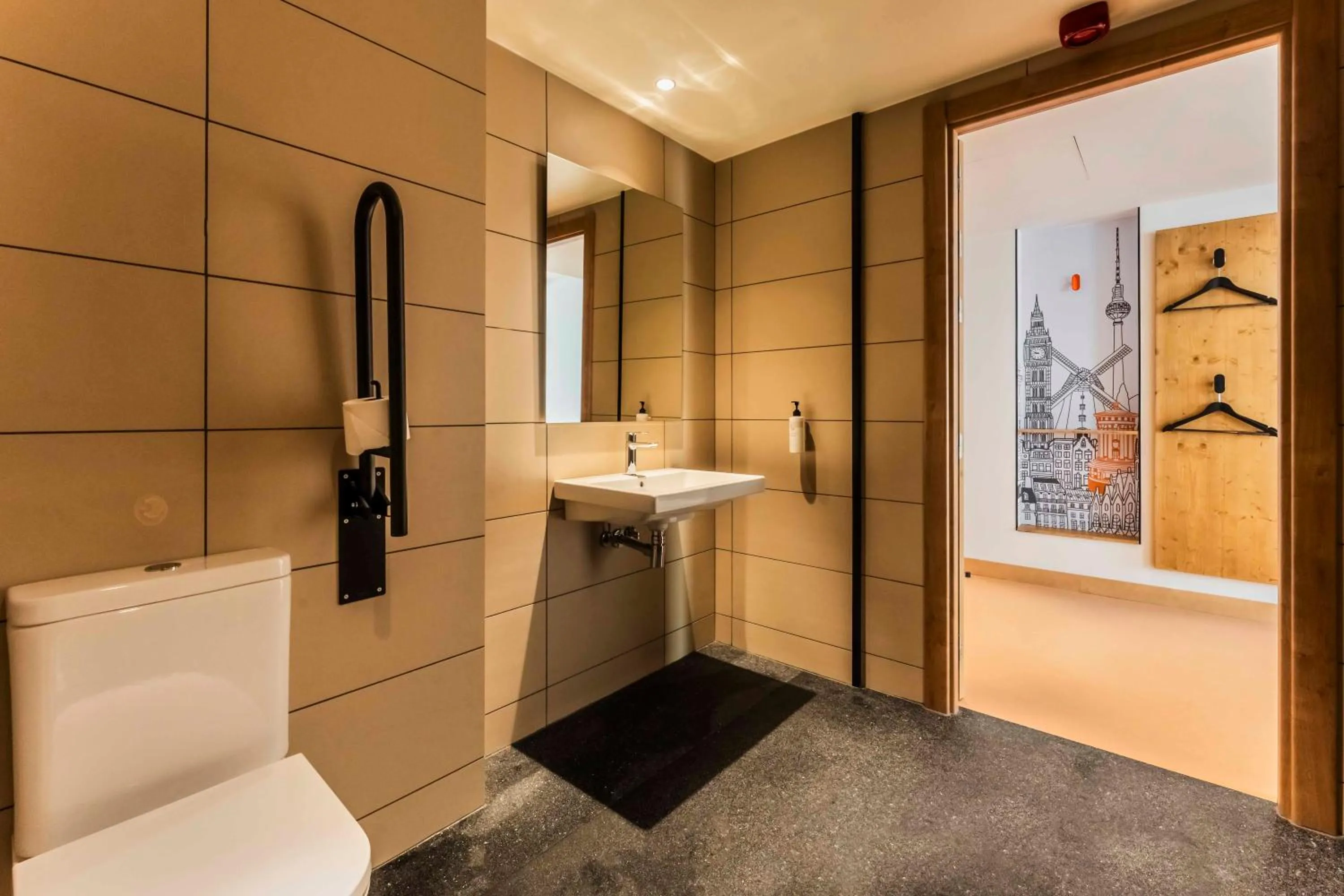 Bathroom in easyHotel Barcelona La Sagrera