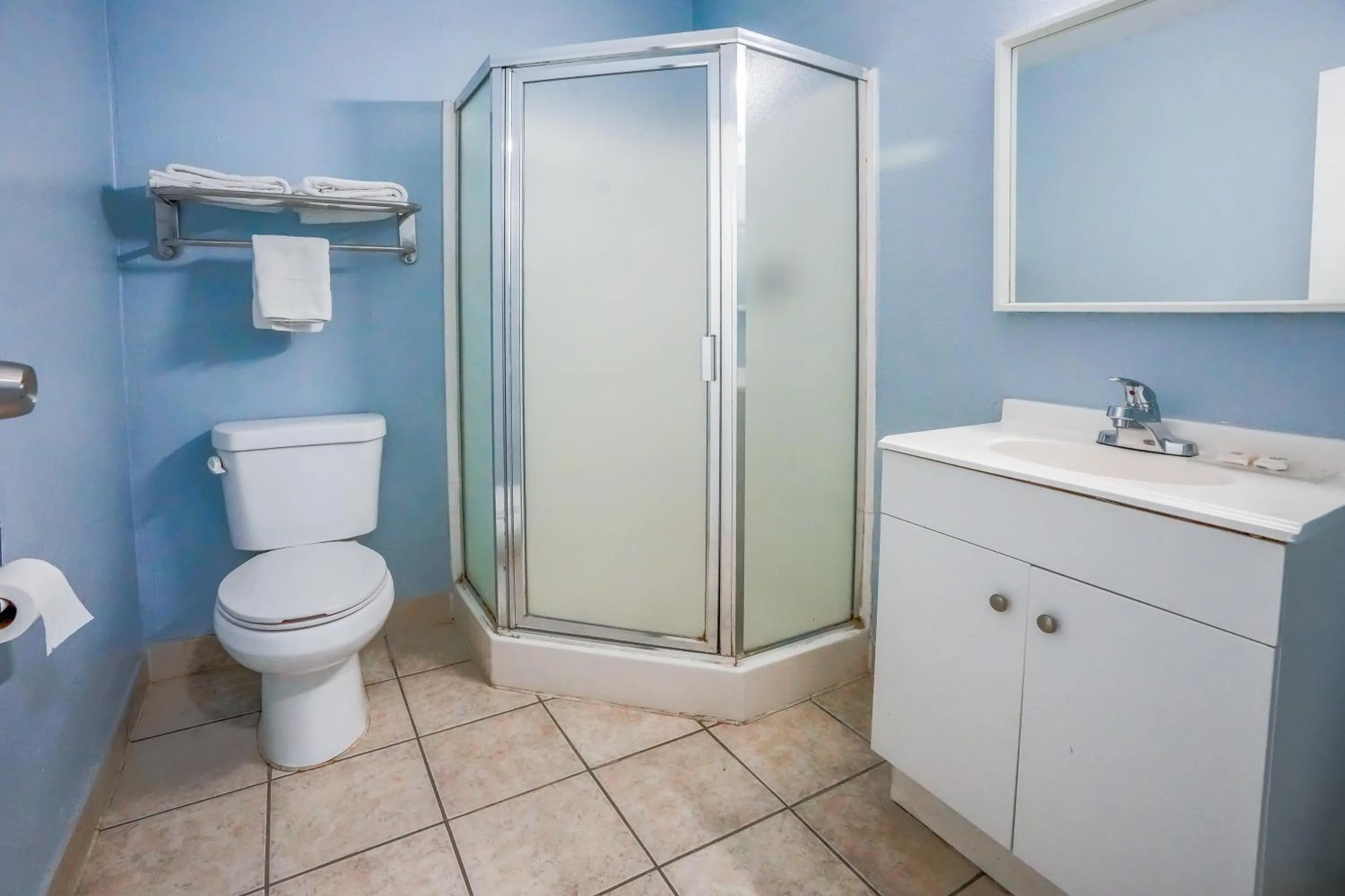 Bathroom in Economy Inn Buttonwillow Bakersfield I-5