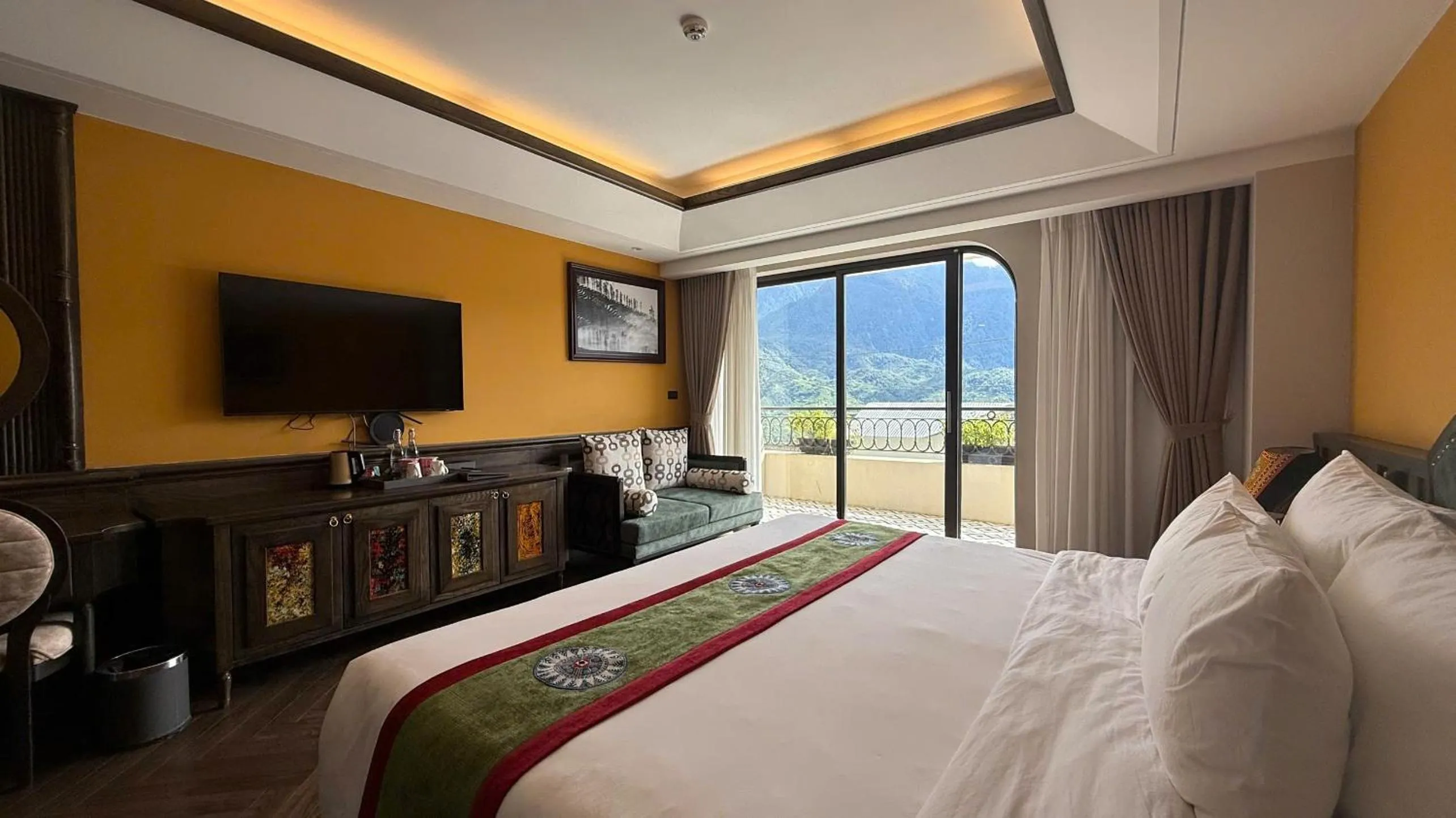Bed in Fansipan View Hotel
