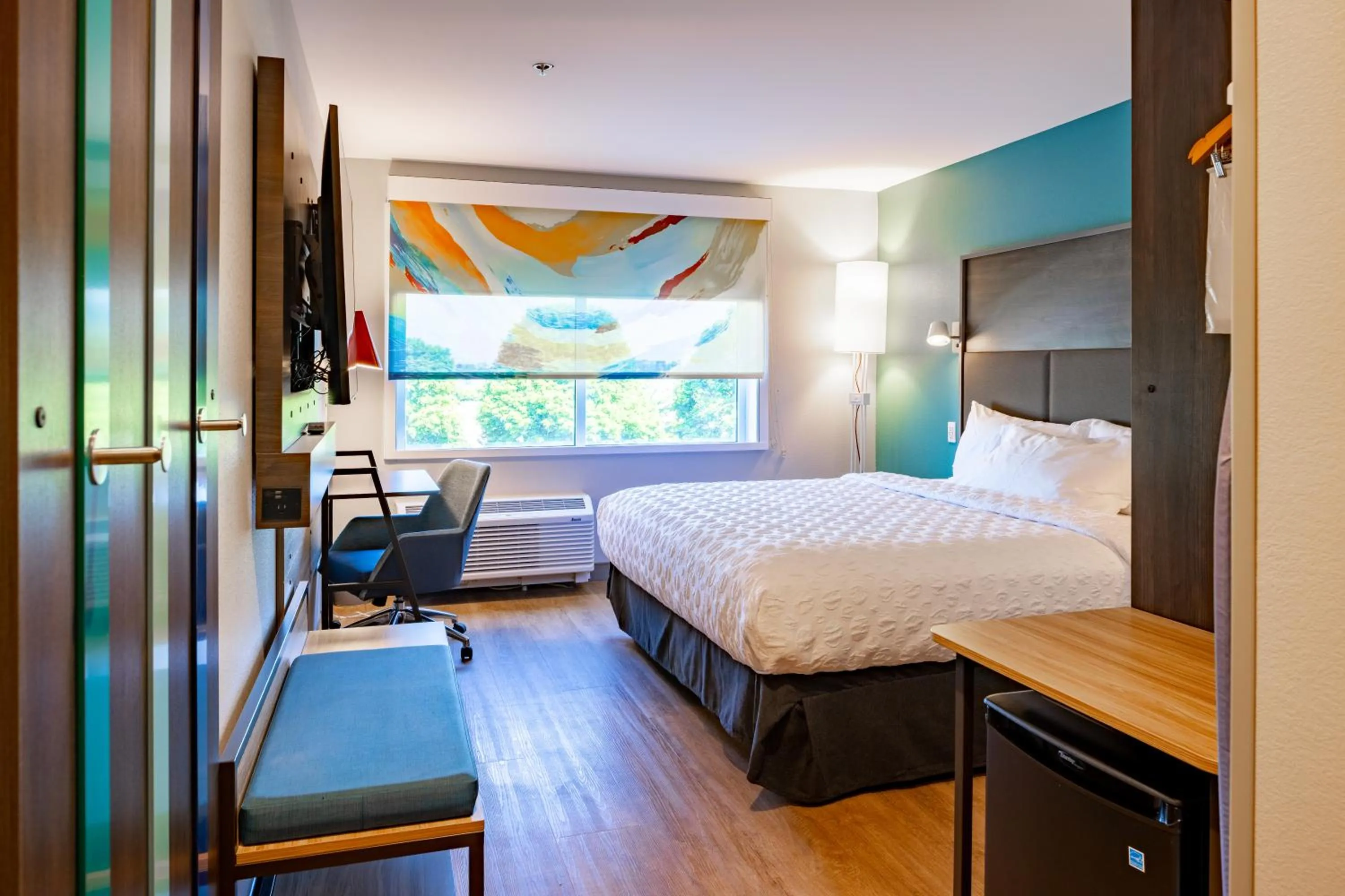 Bedroom, Bed in Tru By Hilton Kalamazoo