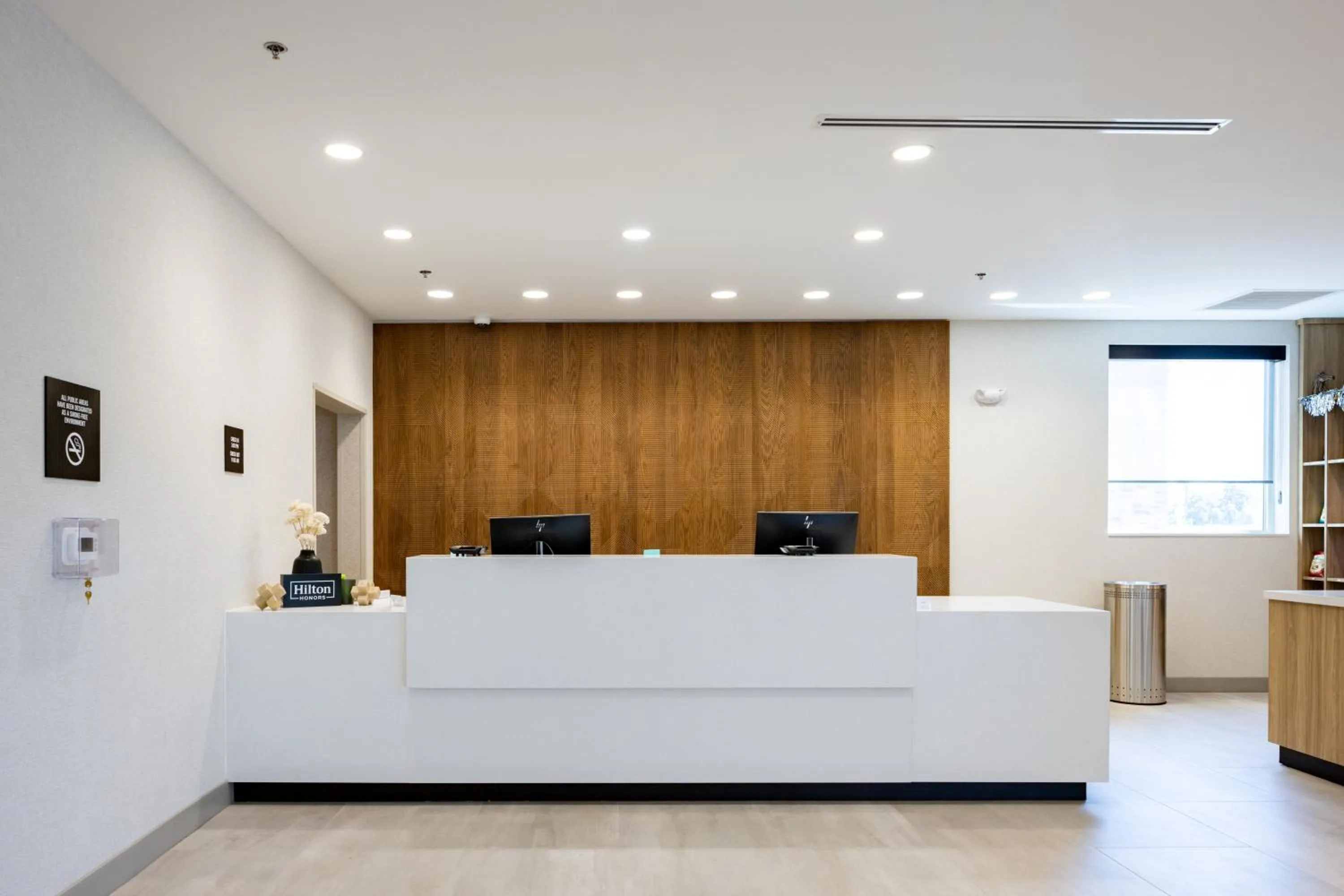 Lobby or reception in Tru By Hilton Kalamazoo