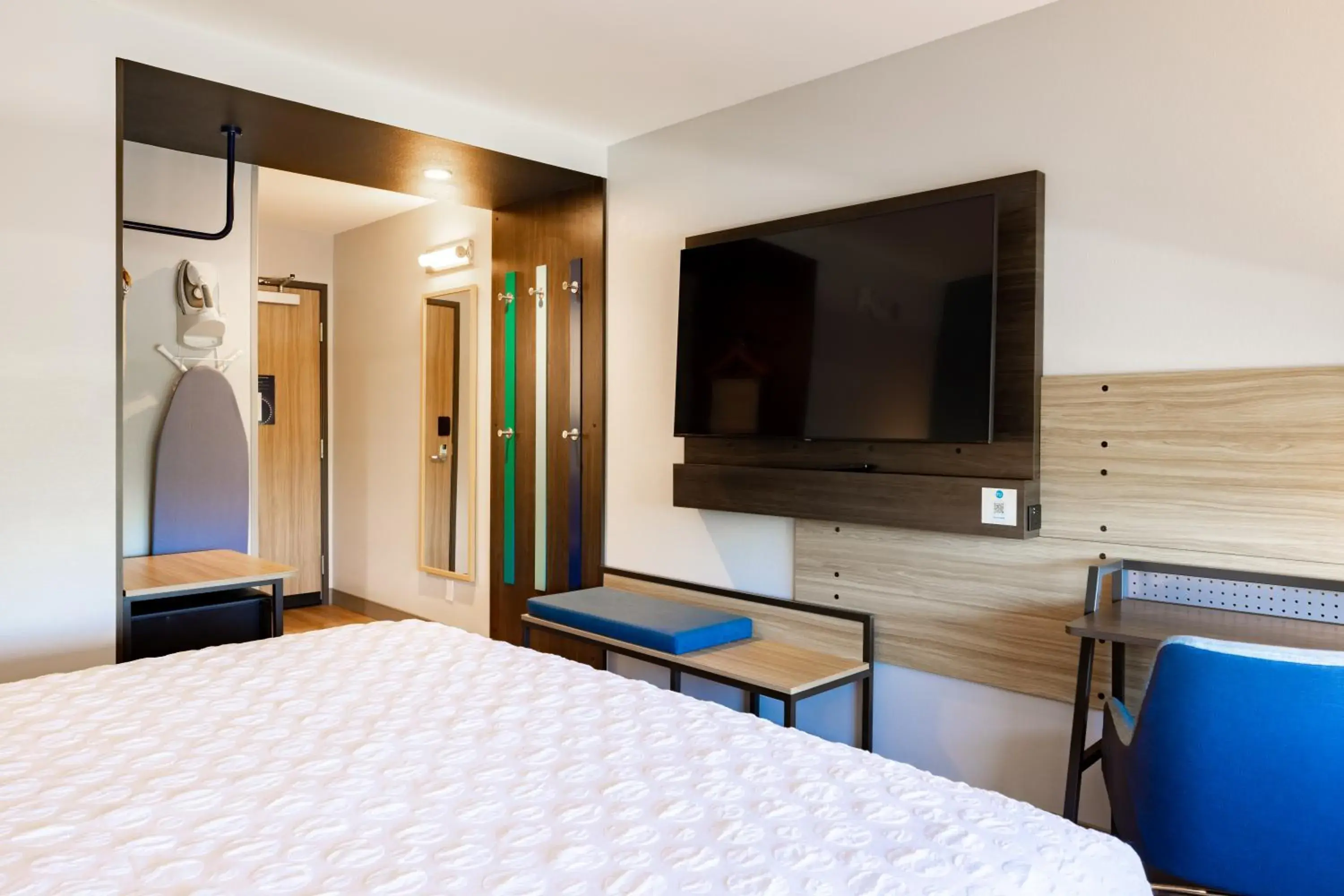 King Room with Walk-In Shower in Tru By Hilton Kalamazoo King Room with Walk-In Shower in Tru By Hilton Kalamazoo