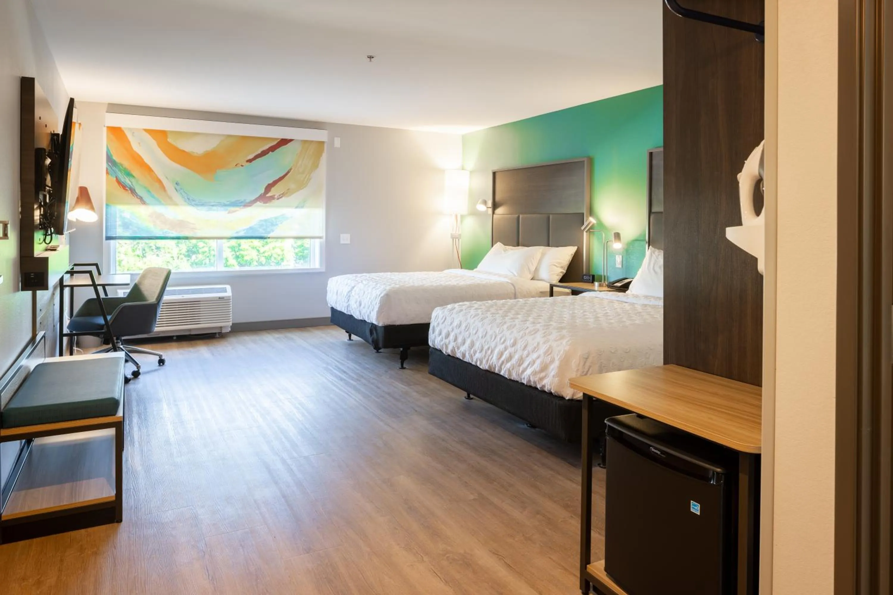 Bedroom, Bed in Tru By Hilton Kalamazoo