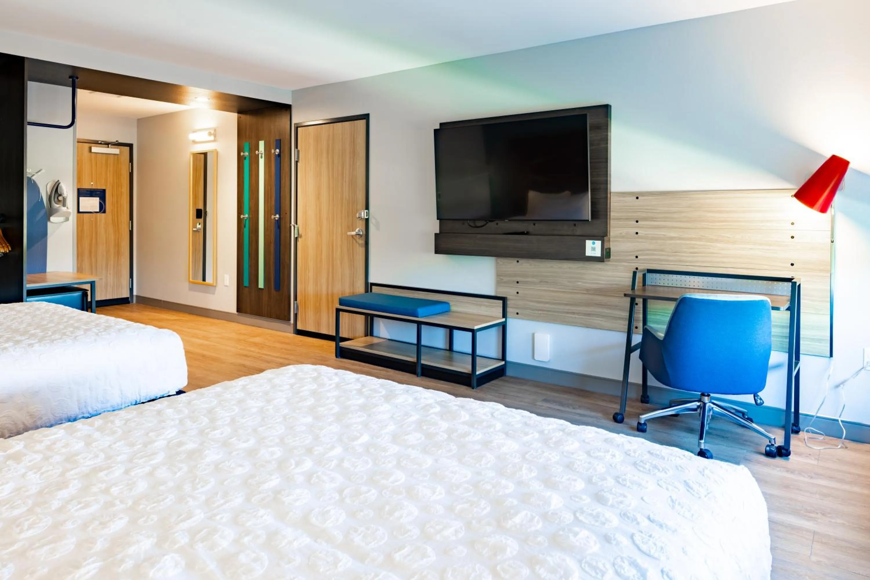 Bedroom, Bed in Tru By Hilton Kalamazoo