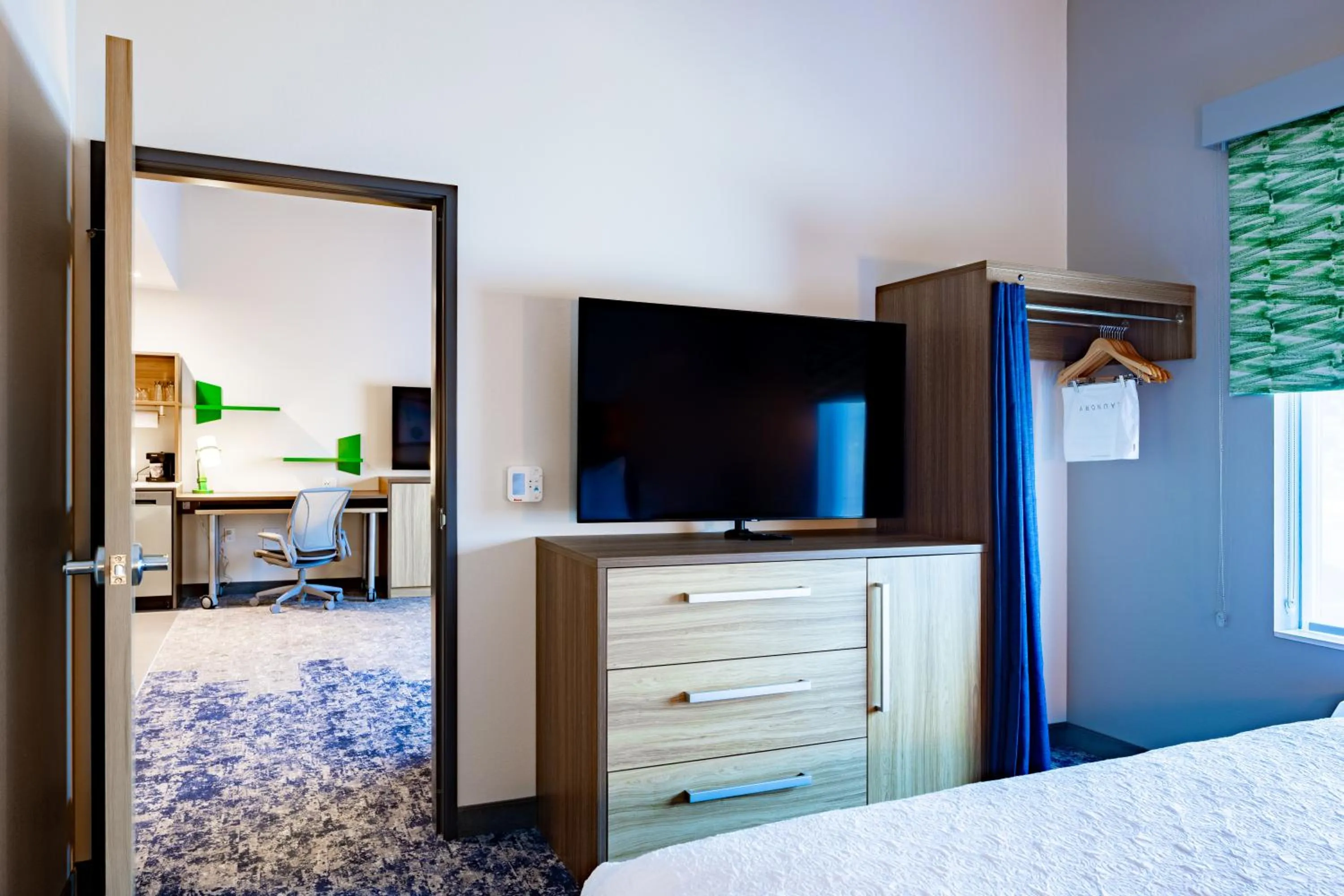 Bed in Home2 Suites By Hilton Kalamazoo Southeast