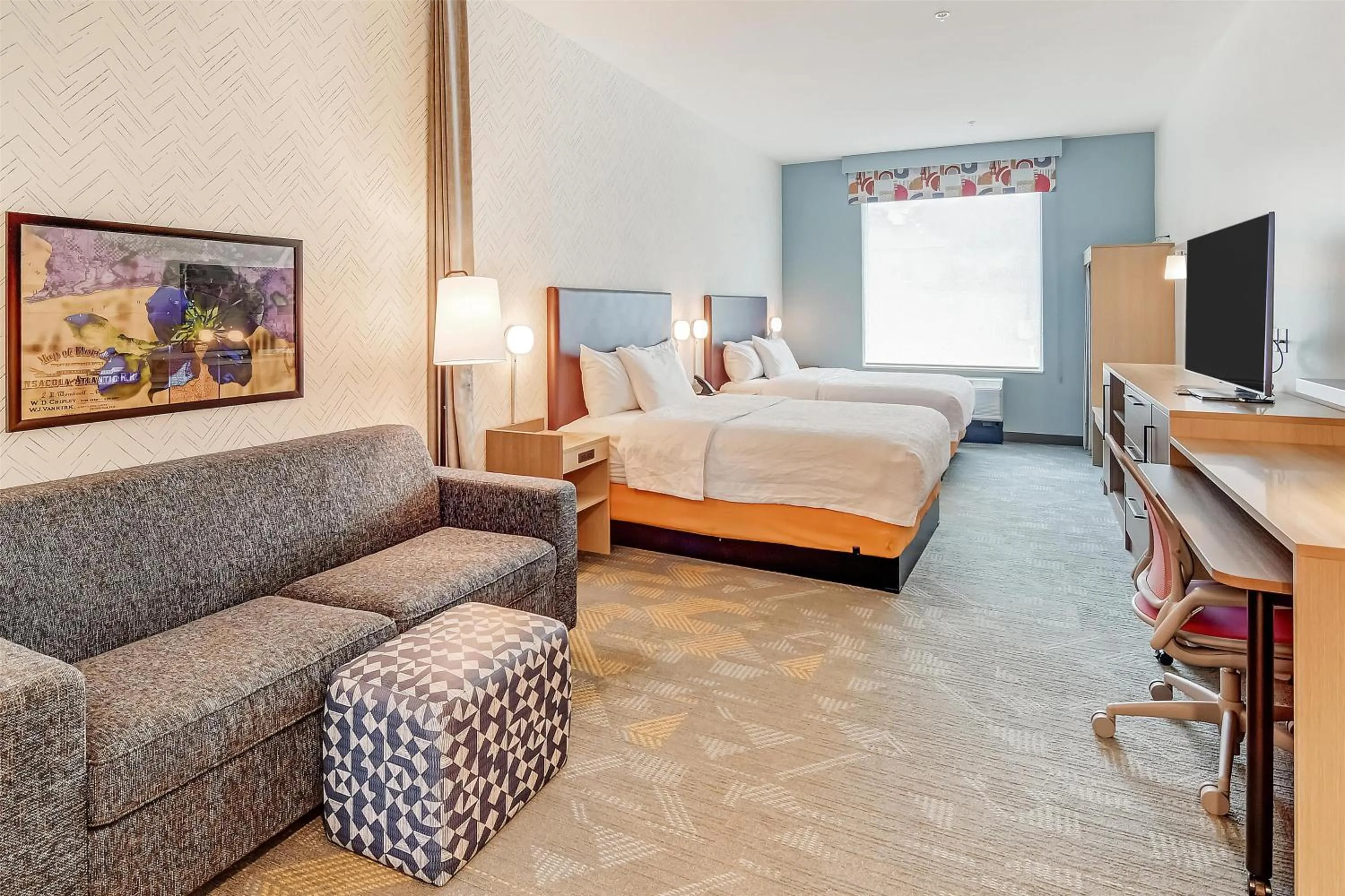 Living room, Bed in Home2 Suites By Hilton Crestview I-10