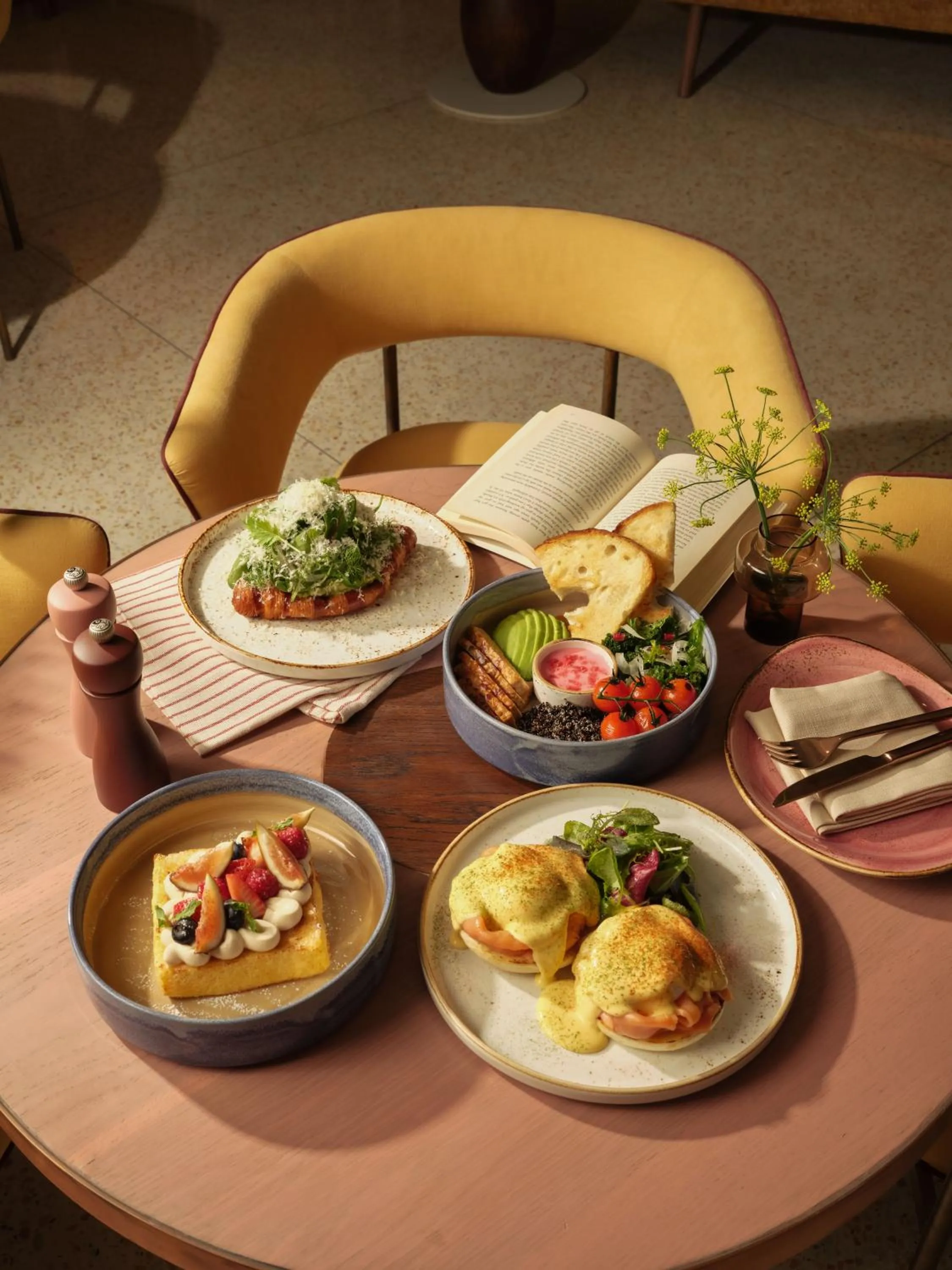 Breakfast in Kromo Bangkok, Curio Collection By Hilton