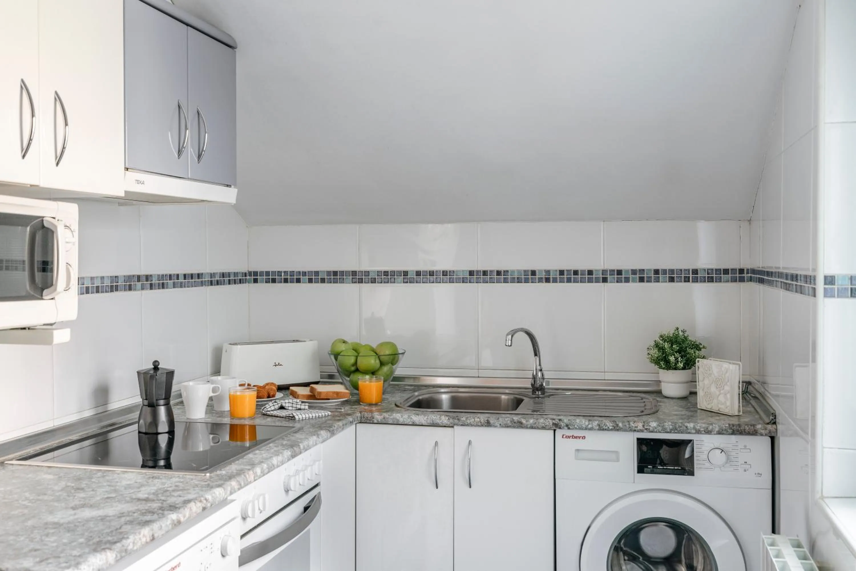 Kitchen or kitchenette in Apartamentos Alday