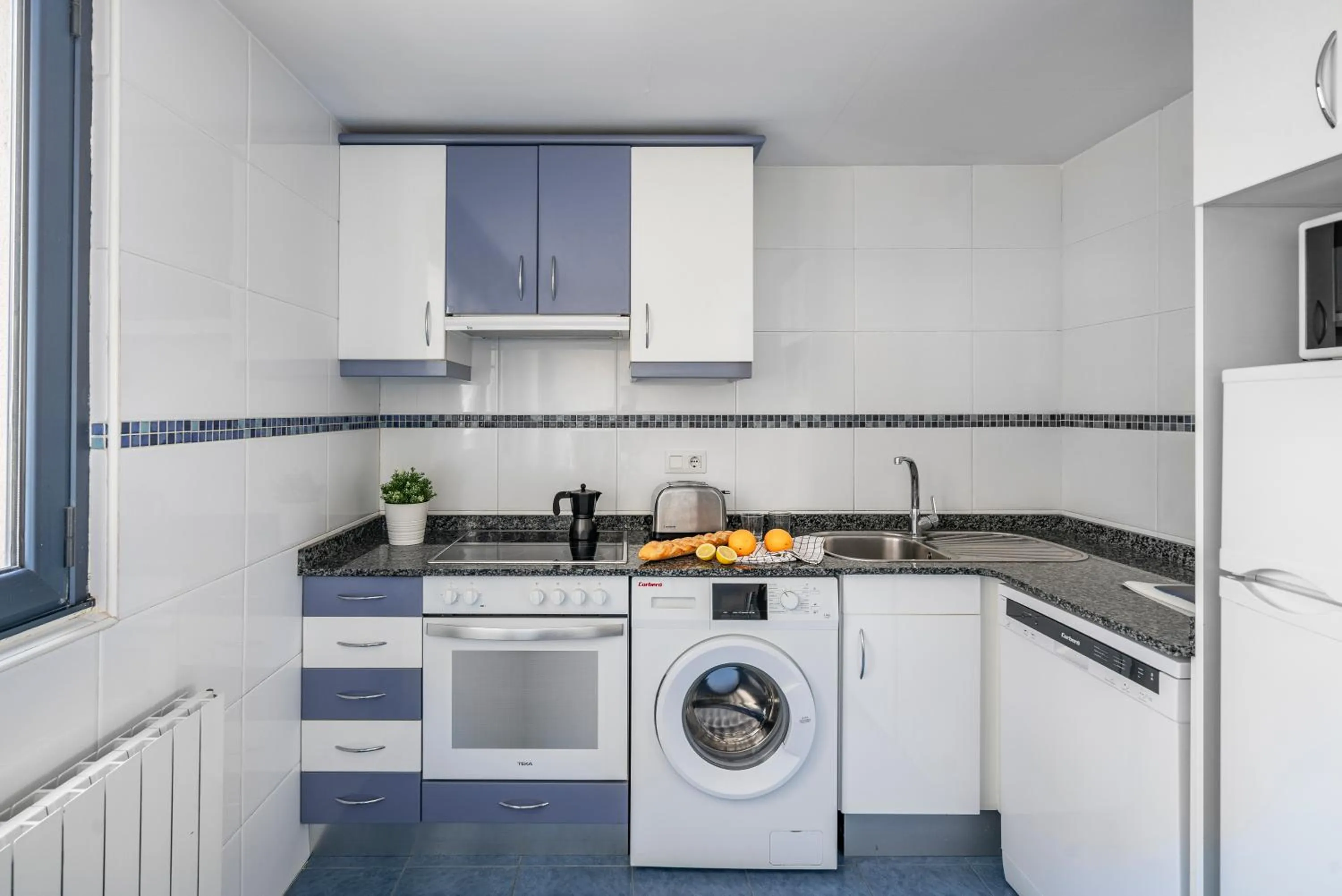 Kitchen or kitchenette in Apartamentos Alday