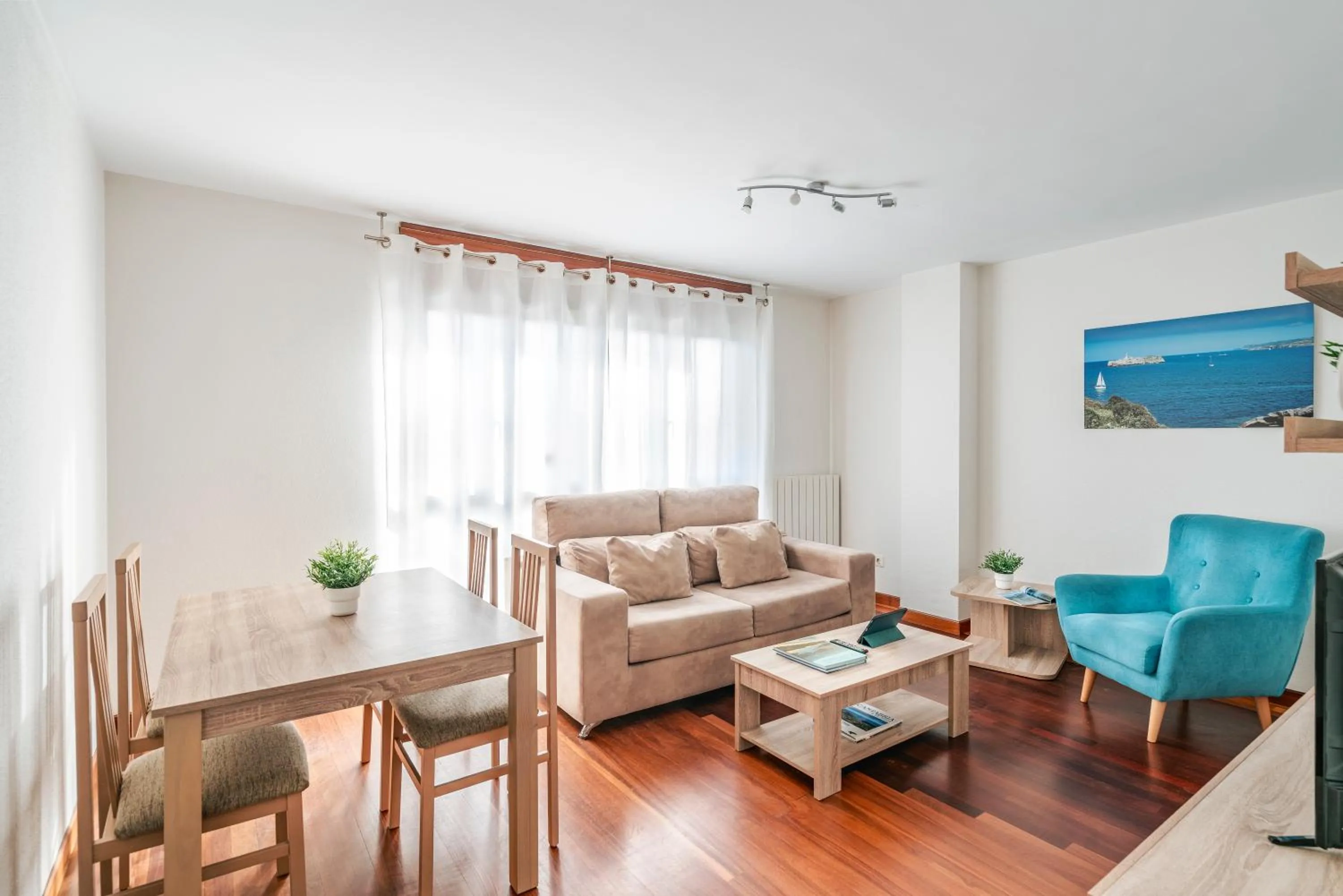 Communal lounge/ TV room in Apartamentos Alday