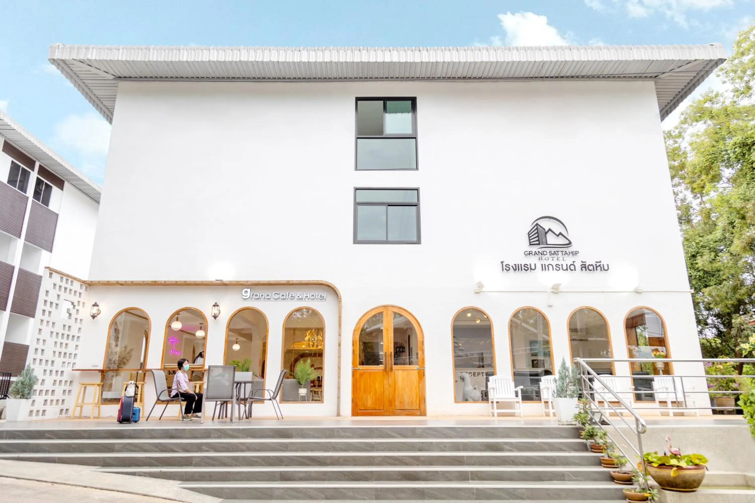 Property building in Grand Sattahip Hotel by BSH