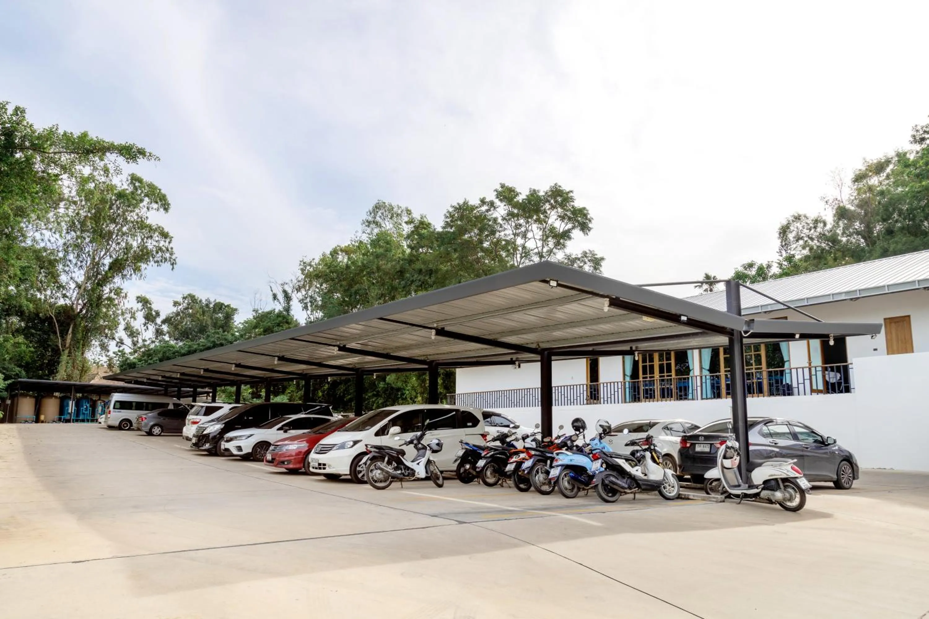 Parking in Grand Sattahip Hotel by BSH