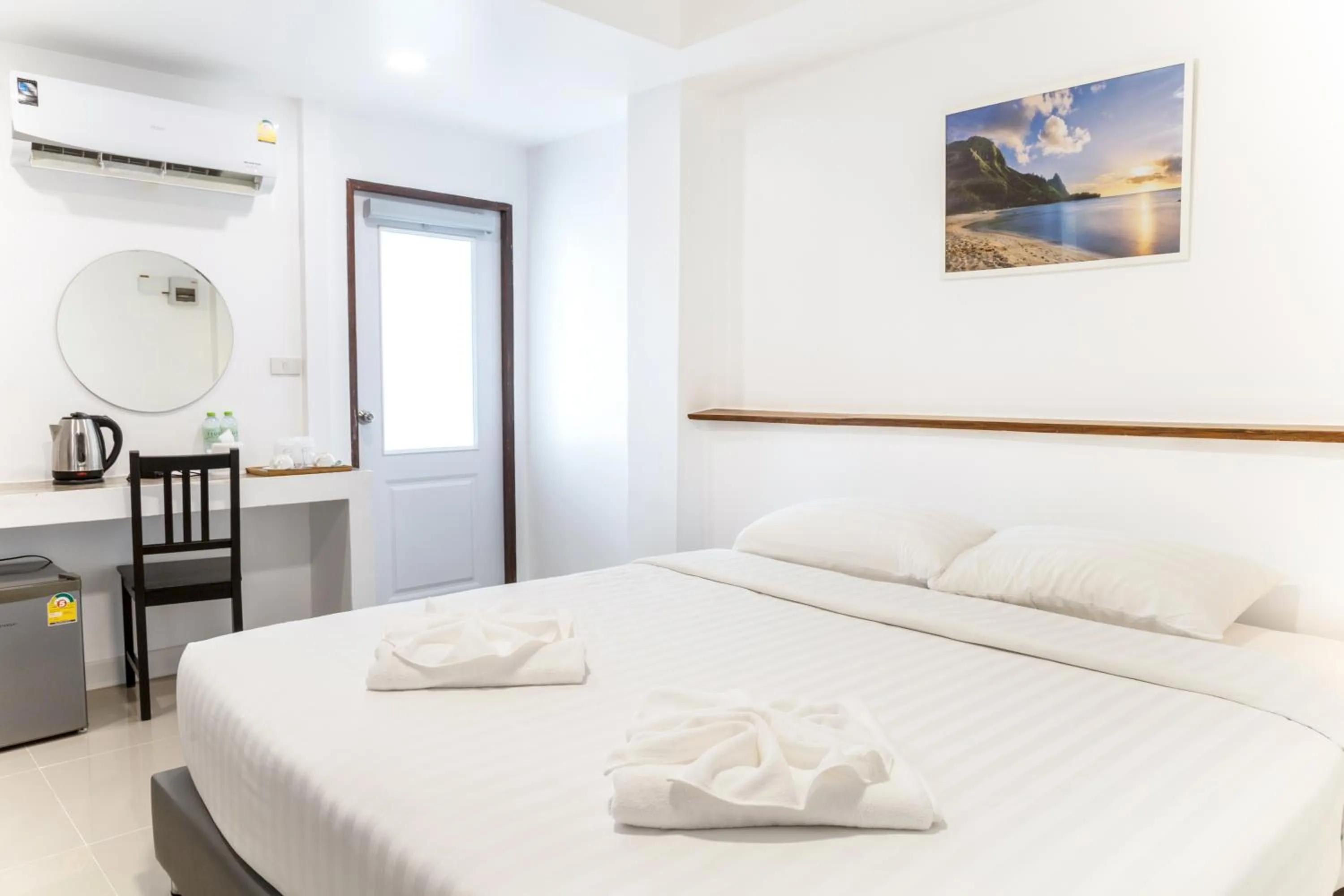 Photo of the whole room, Bed in Grand Sattahip Hotel by BSH