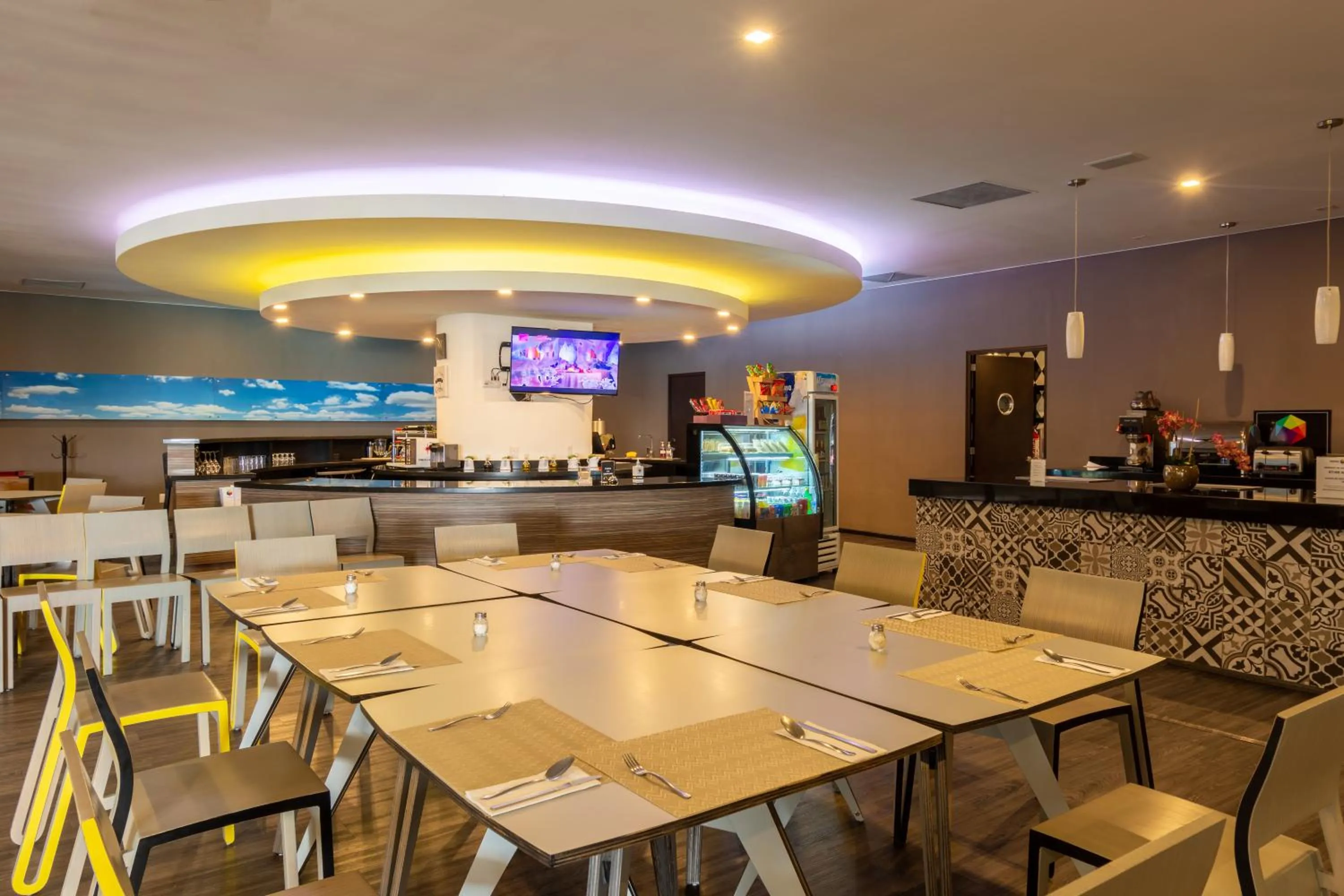 Restaurant/places to eat in Hotel Glow Point - Mulza