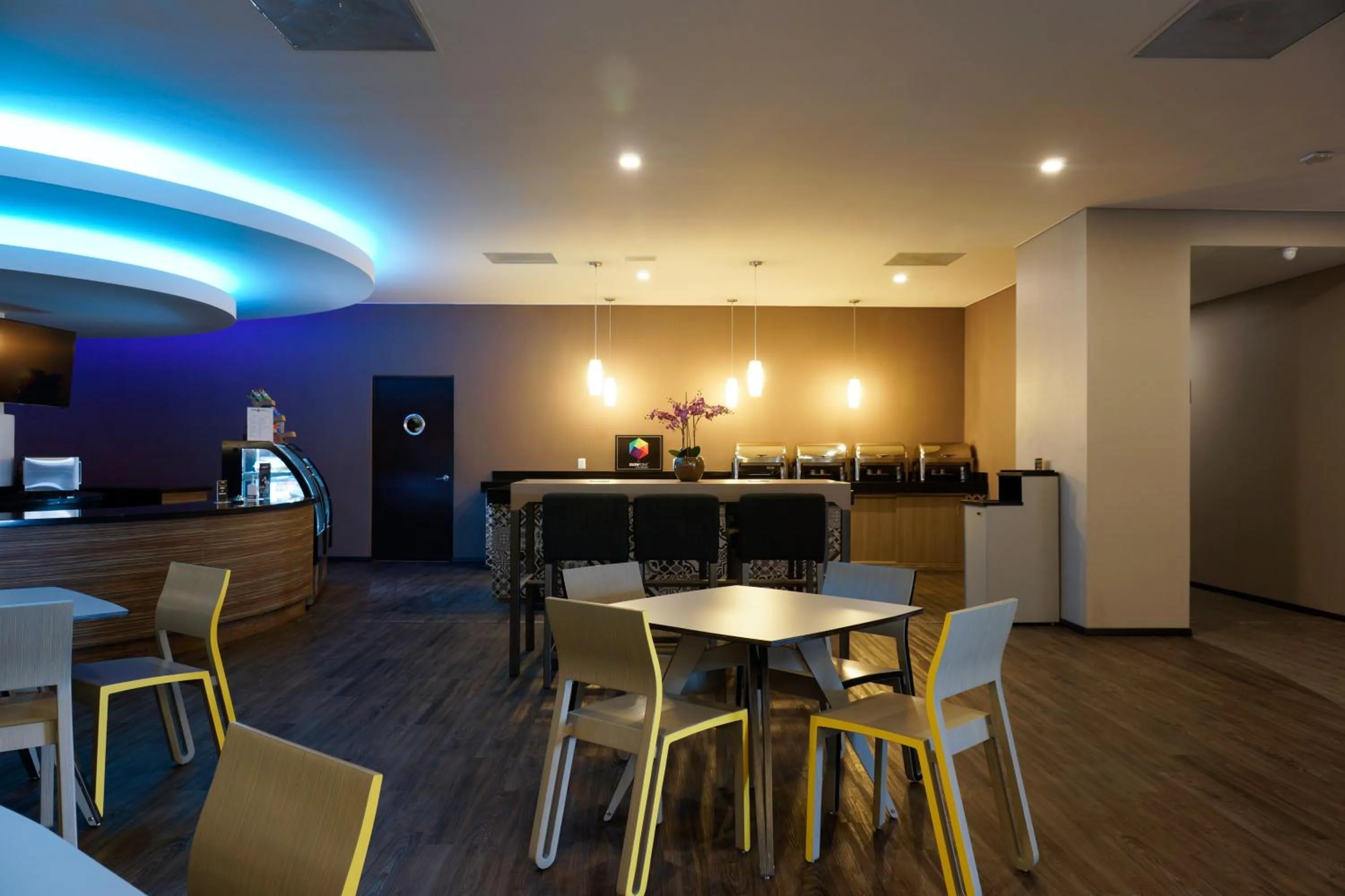 Restaurant/places to eat in Hotel Glow Point - Mulza