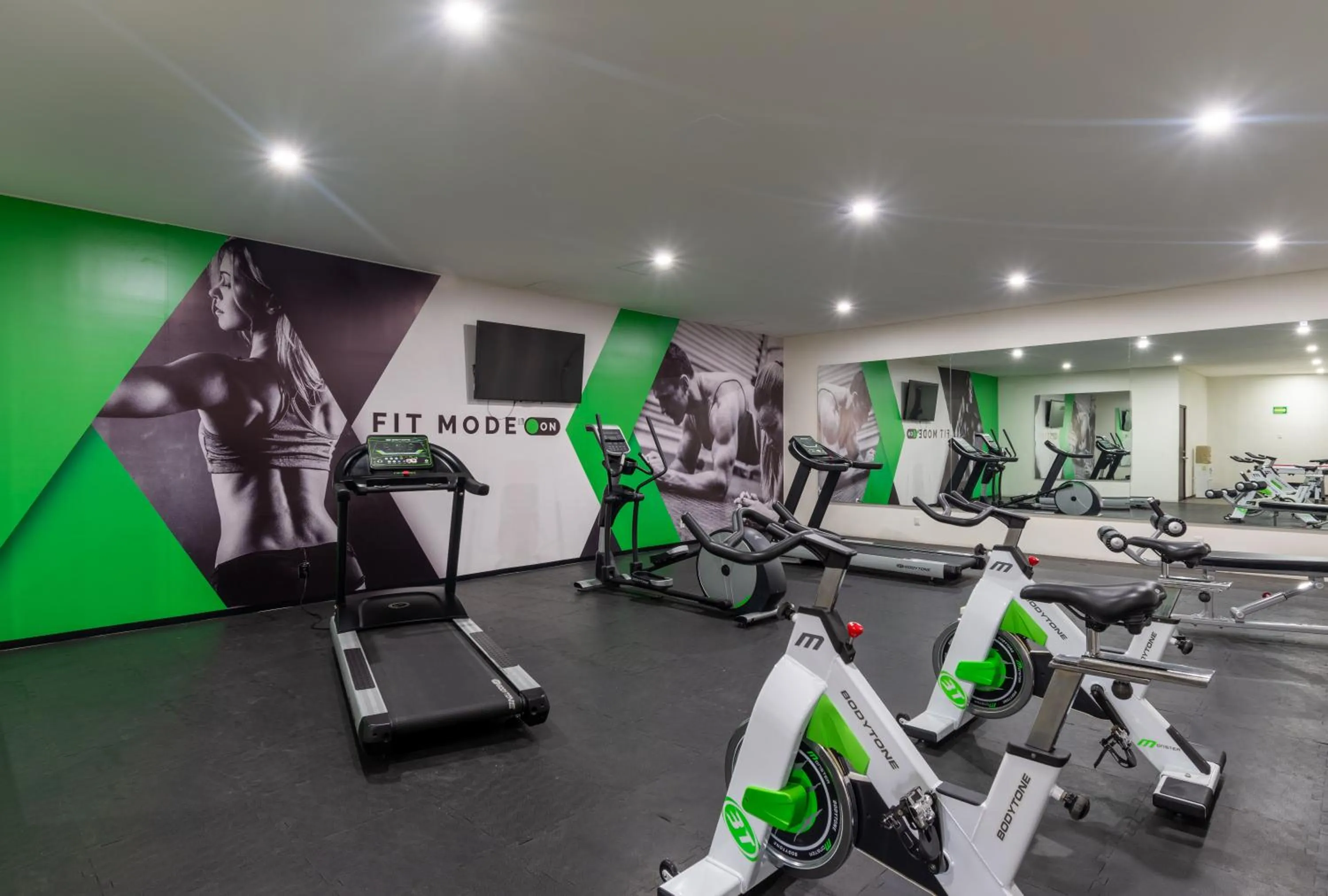 Fitness centre/facilities in Hotel Glow Point - Mulza