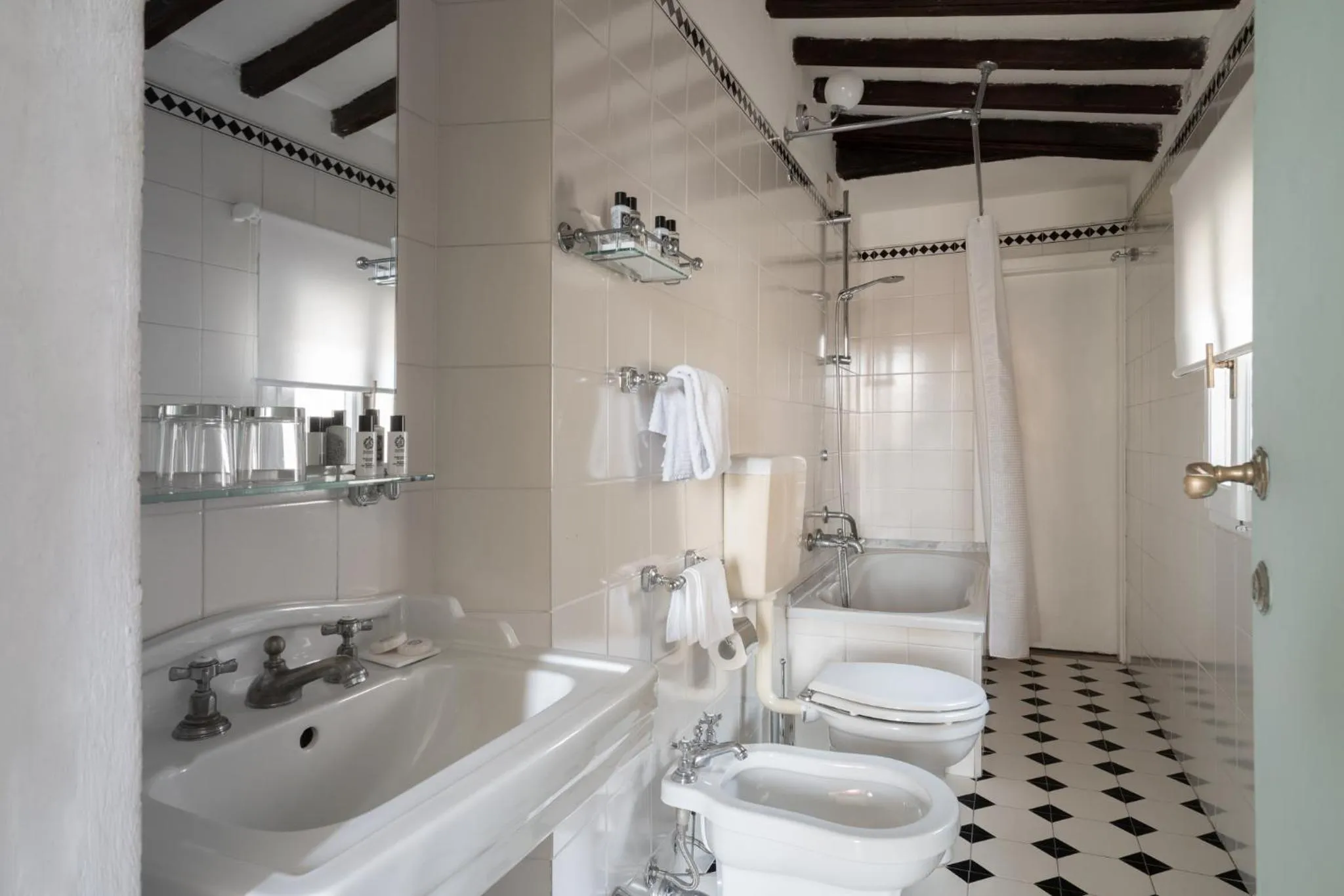 Toilet in Loggiato Dei Serviti