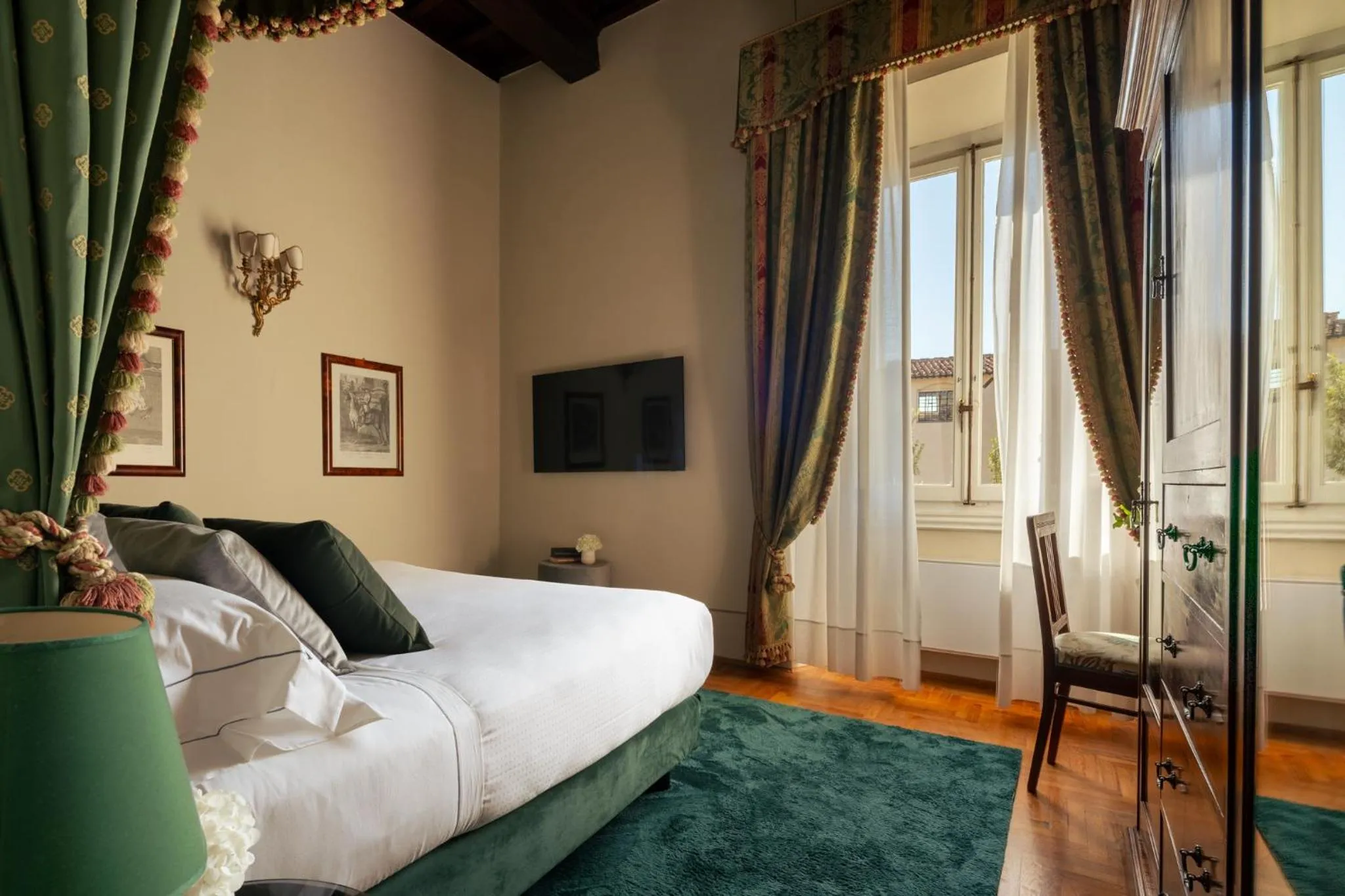Photo of the whole room, Bed in Loggiato Dei Serviti
