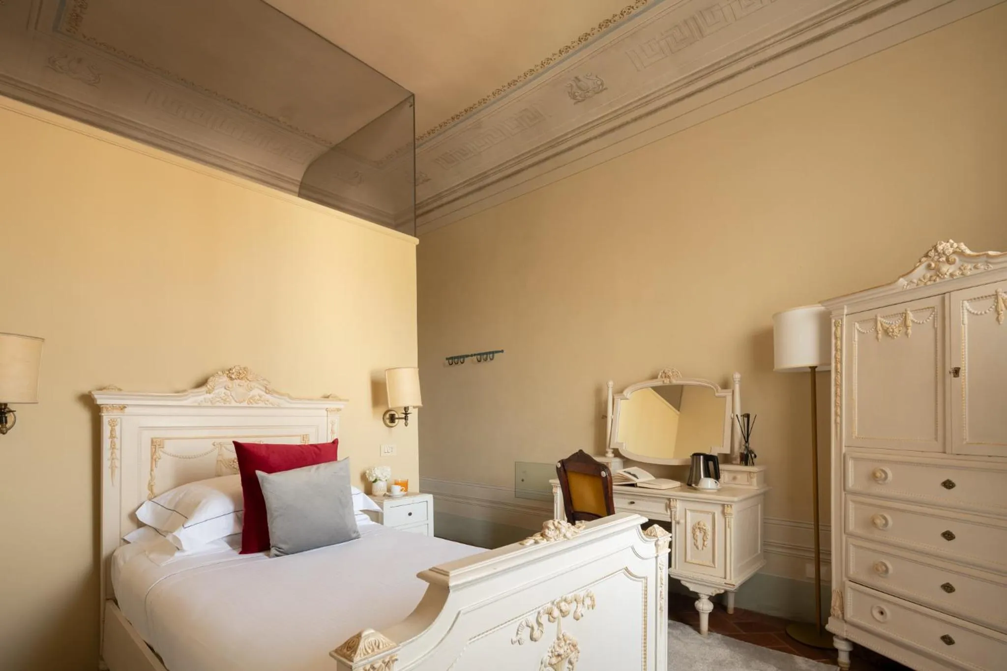 Bedroom, Bed in Loggiato Dei Serviti