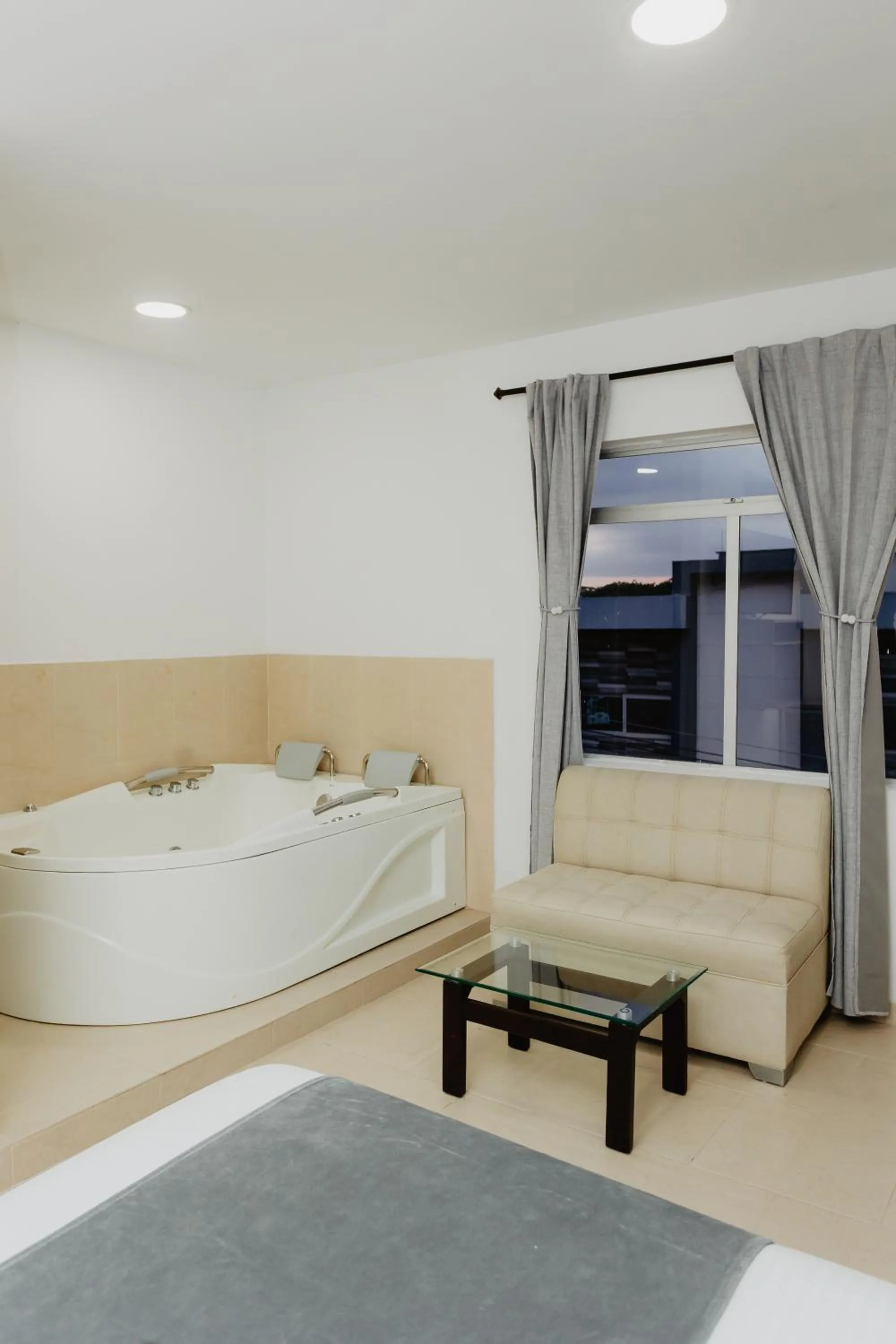 Hot Tub in Hotel Plataneras Plaza