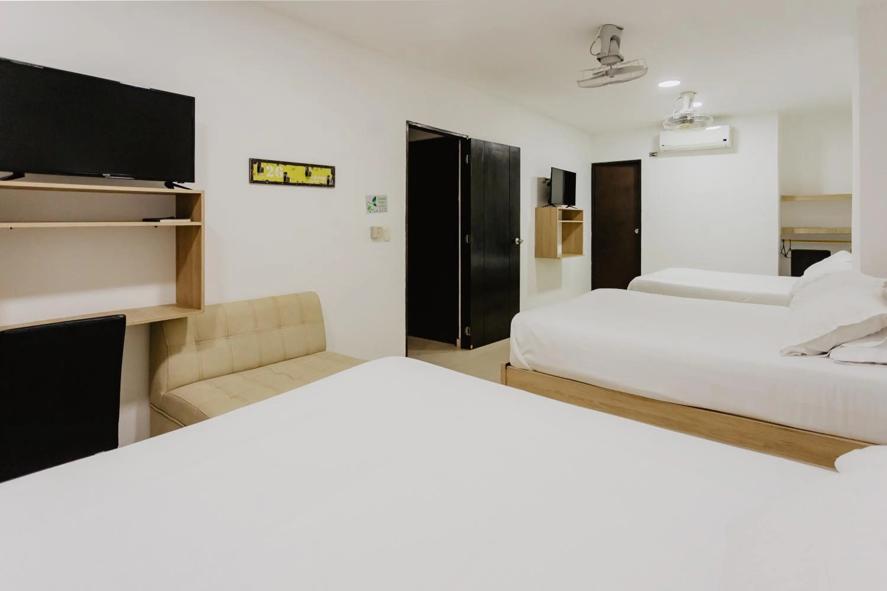 Photo of the whole room in Hotel Plataneras Plaza