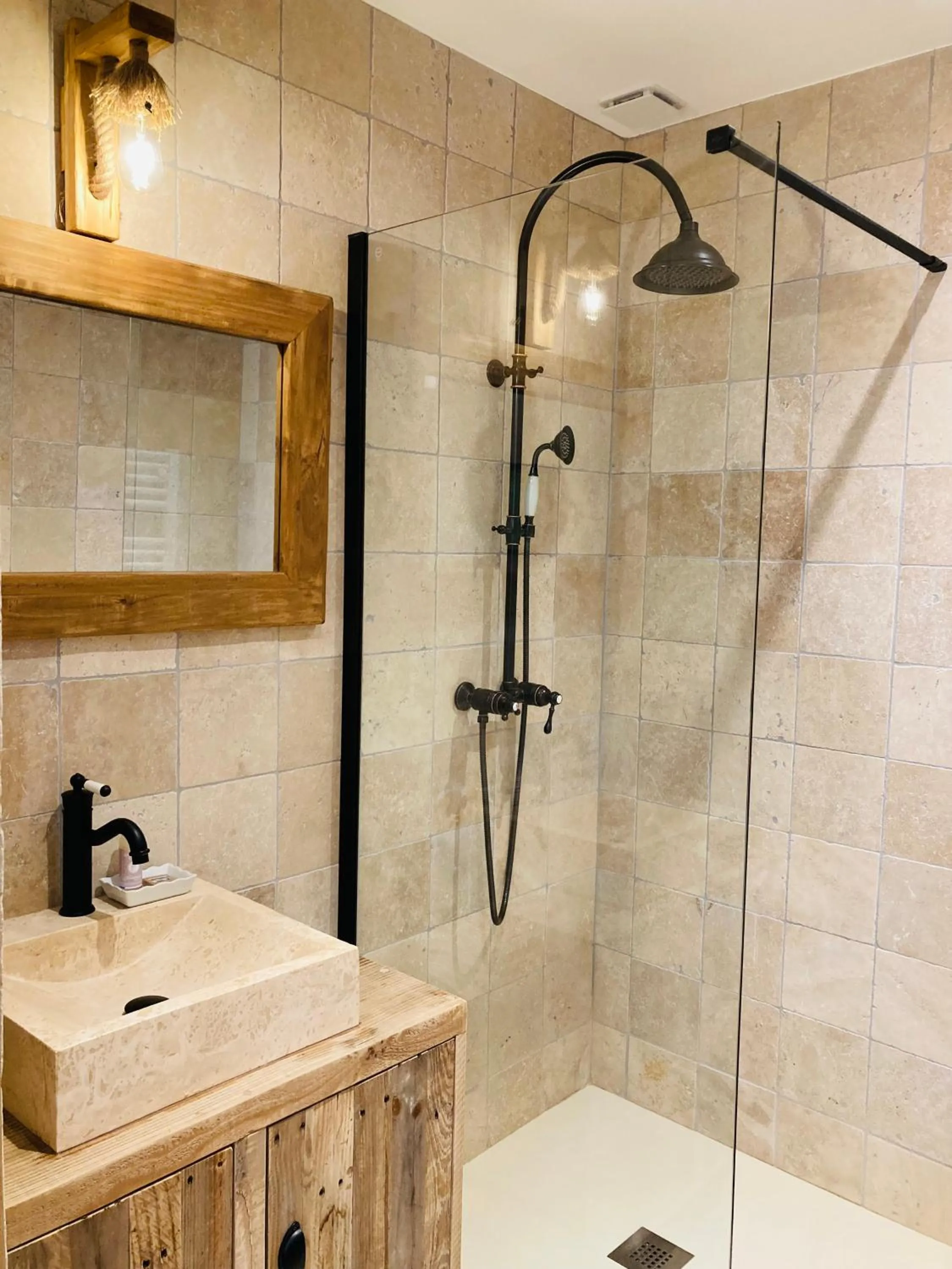 Bathroom in Manade des Baumelles