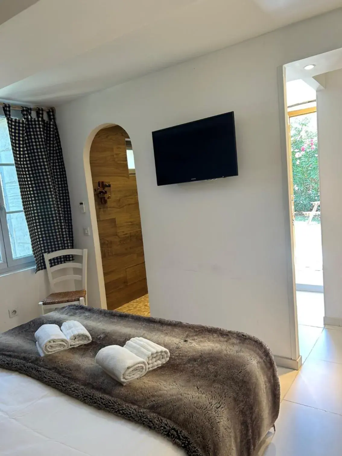 Double Room with Private Bathroom - single occupancy in Manade des Baumelles Double Room with Private Bathroom - single occupancy in Manade des Baumelles