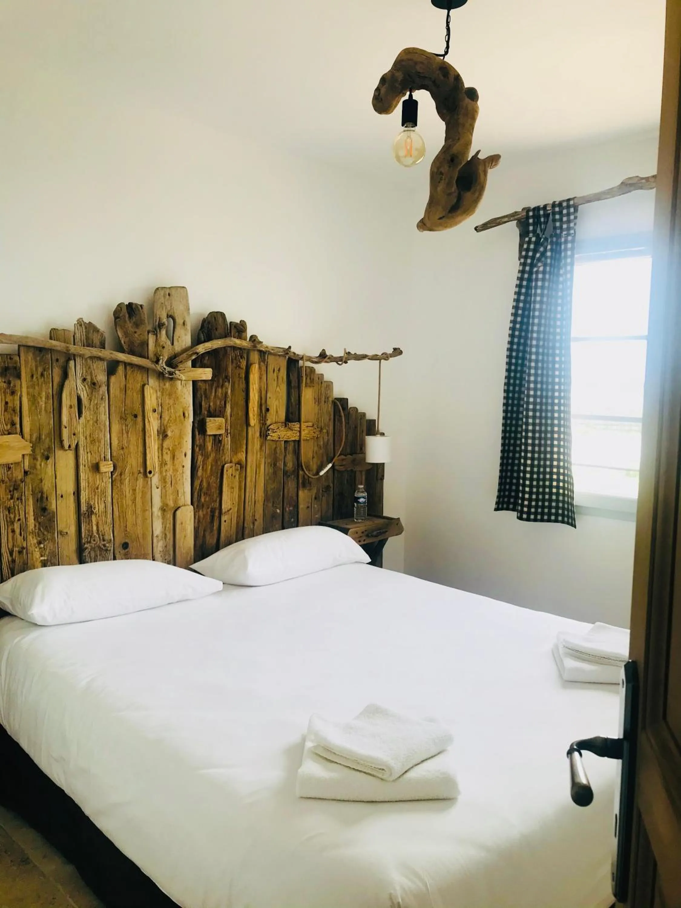 Bedroom, Bed in Manade des Baumelles