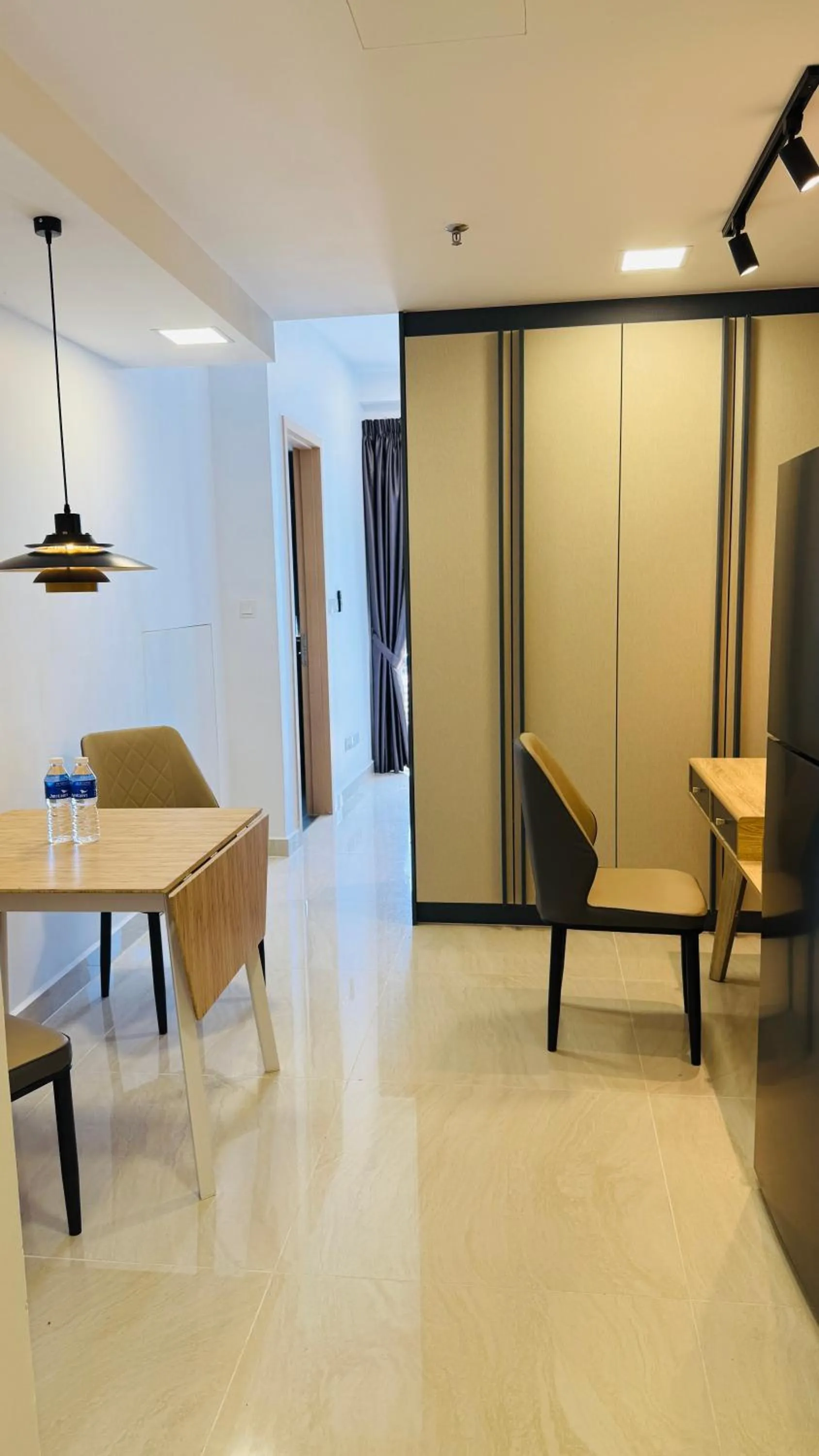 Dining area in The Colony By Infinitum Flixses