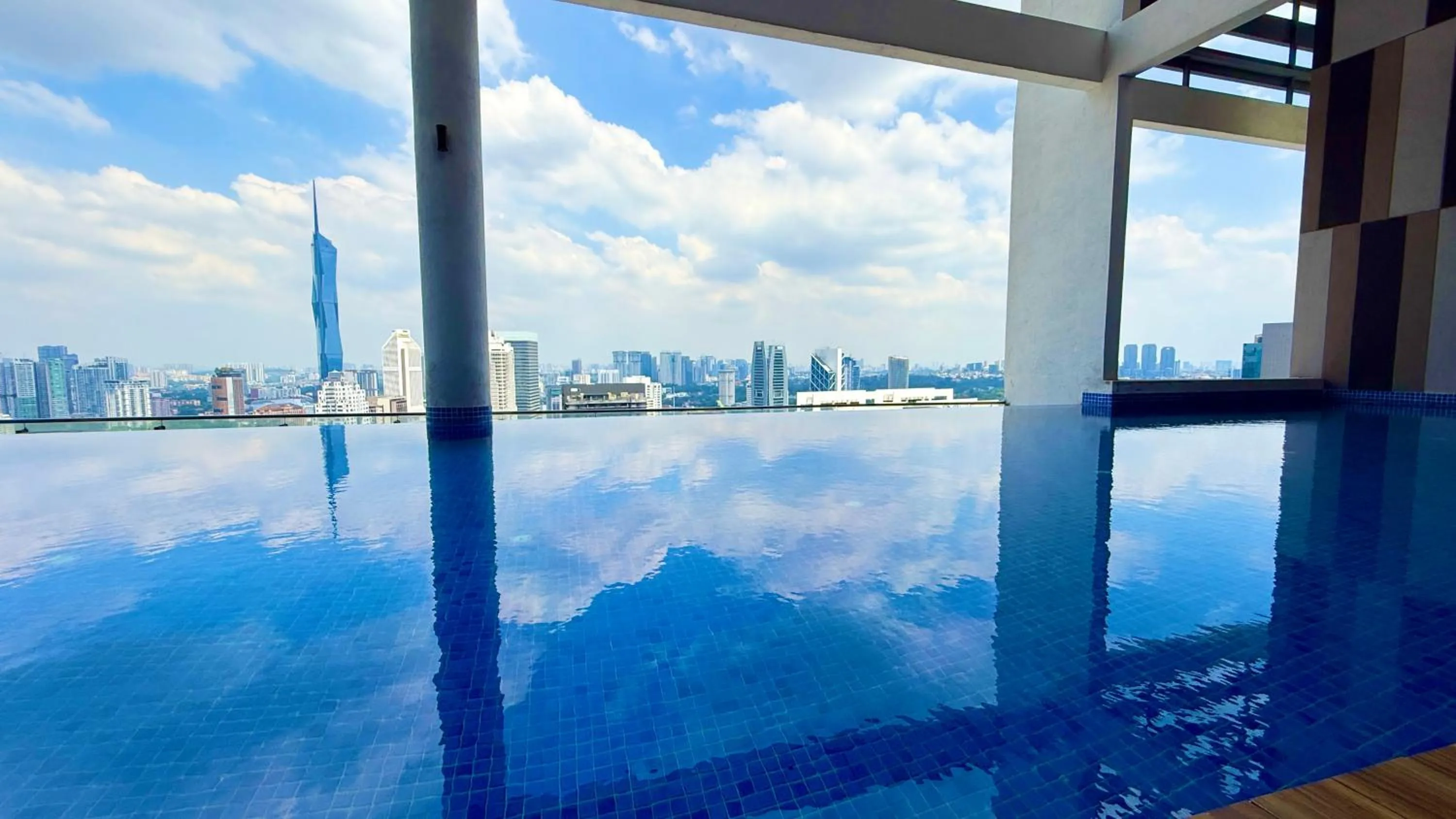 Swimming pool in The Colony By Infinitum Flixses