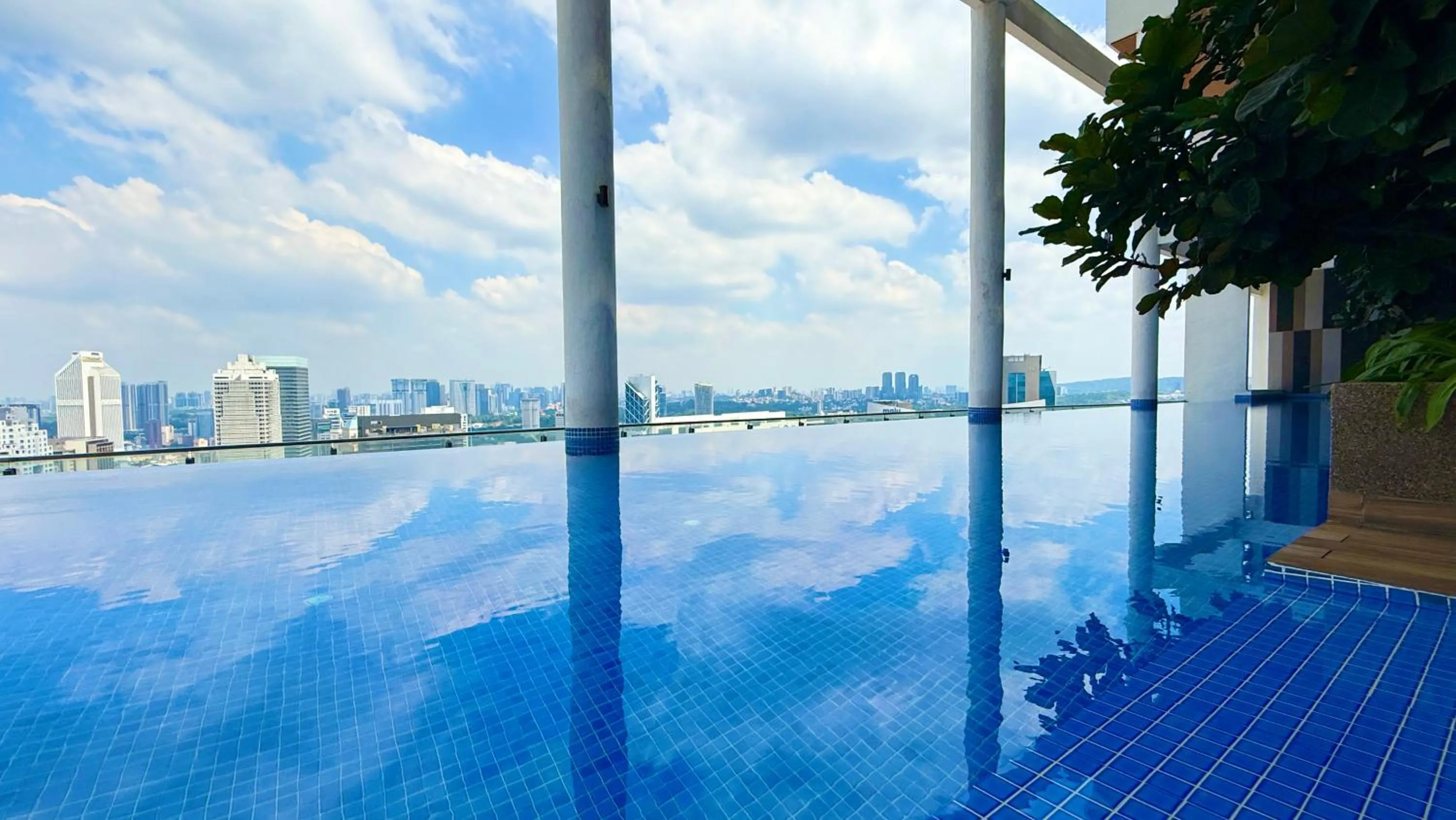 Day in The Colony By Infinitum Flixses