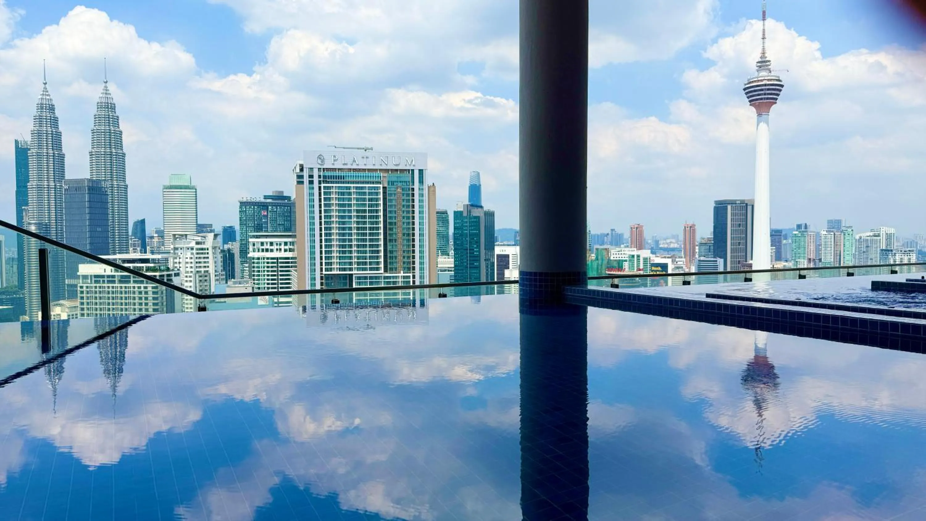 Swimming pool in The Colony By Infinitum Flixses