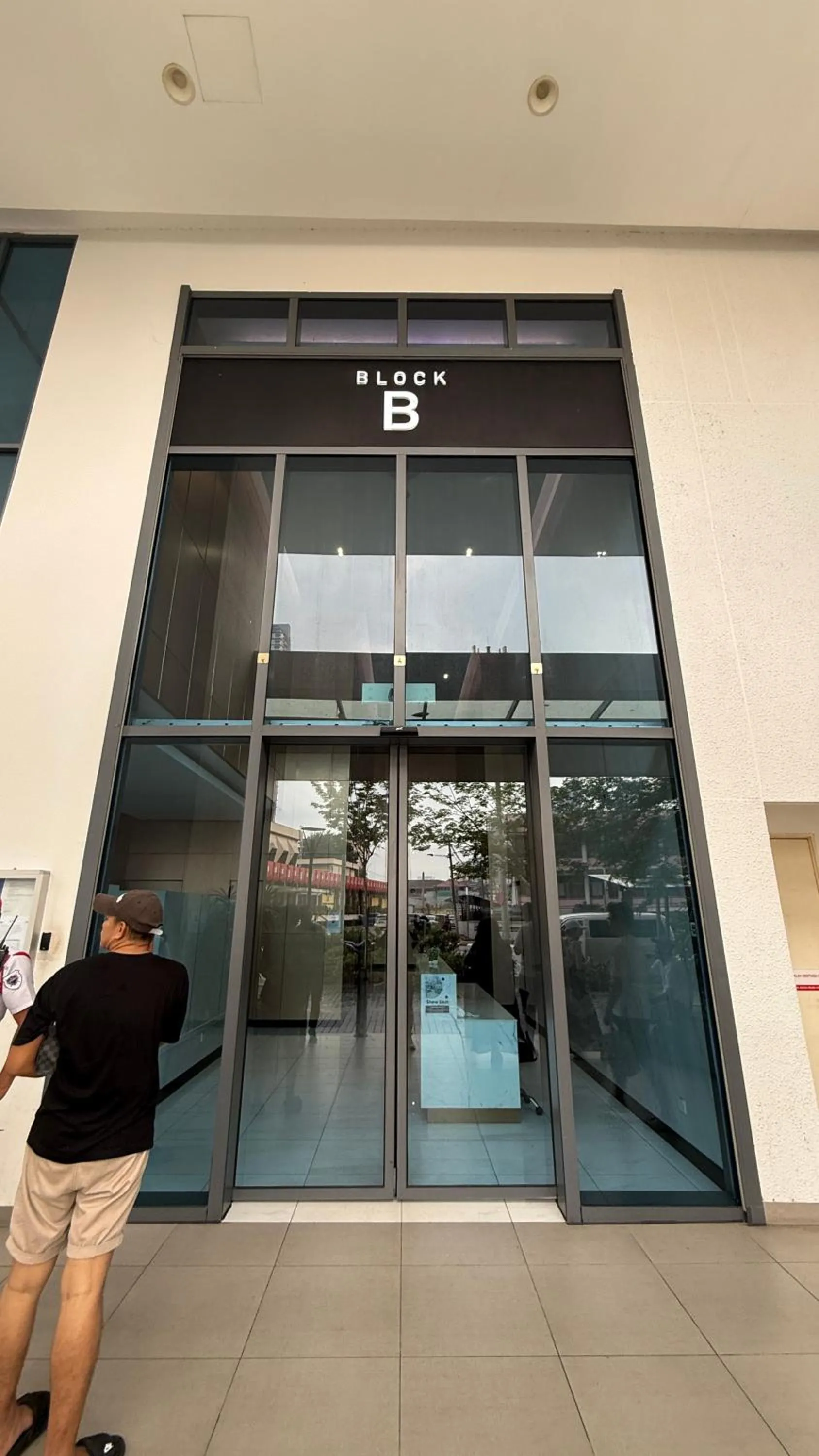 Facade/entrance in The Colony By Infinitum Flixses