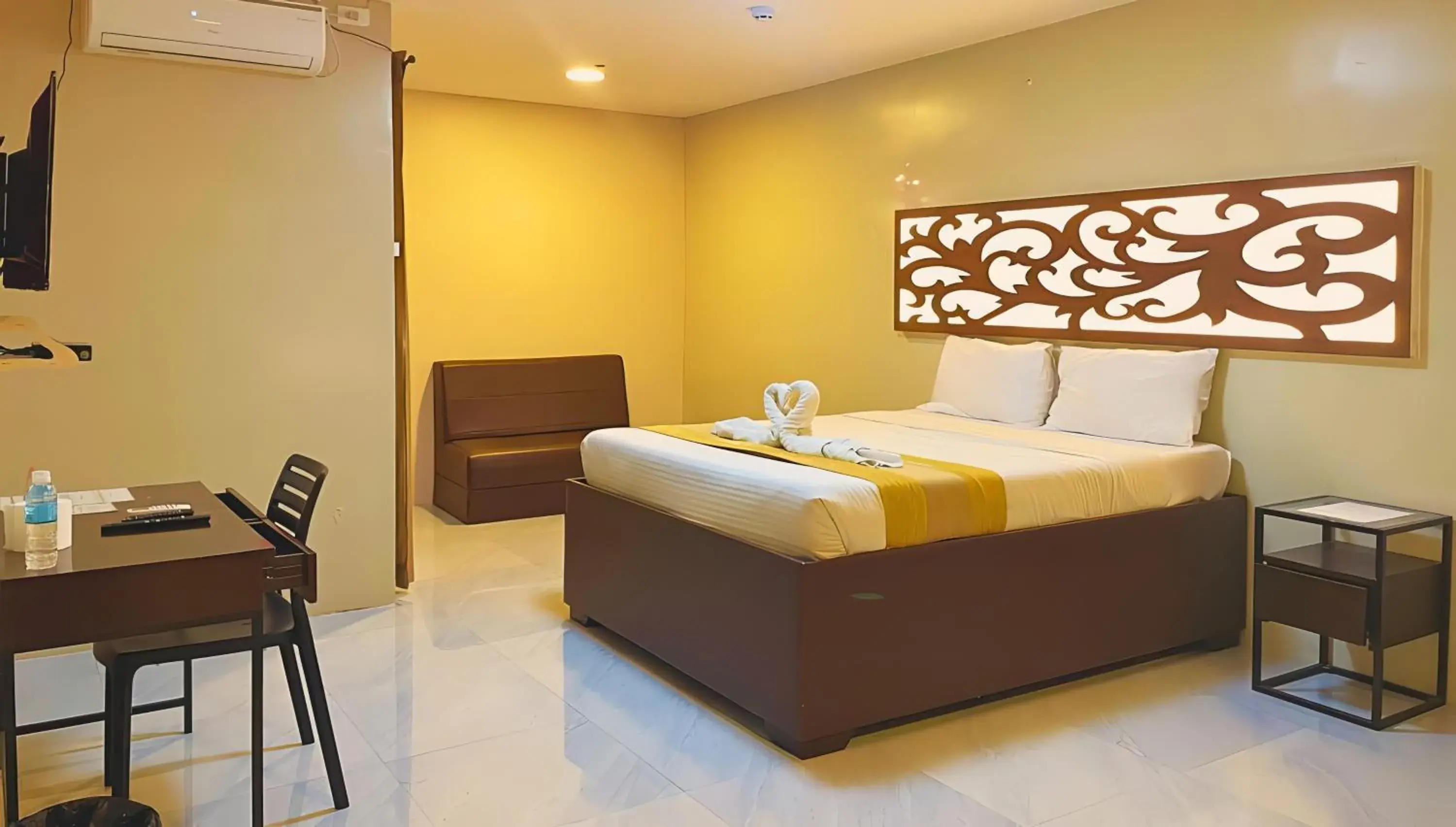 Standard Queen Room in Algers Suites Standard Queen Room in Algers Suites