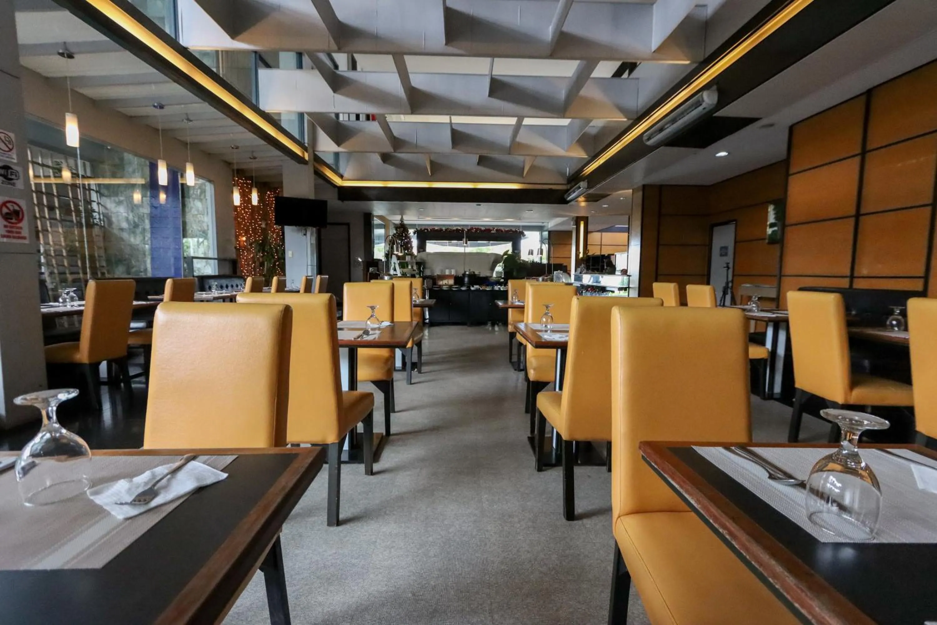 Restaurant/places to eat in Technopark Hotel